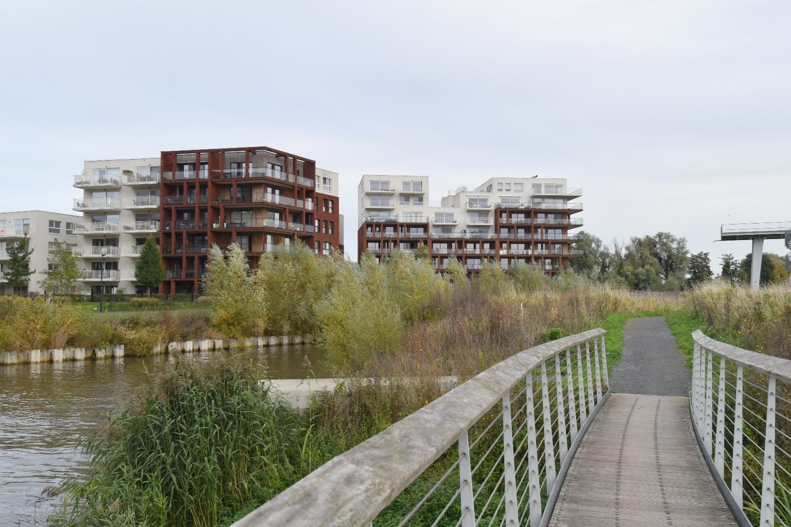 Instapklaar met zicht op de Leie in een rustige omgeving te Harelbeke  foto 1