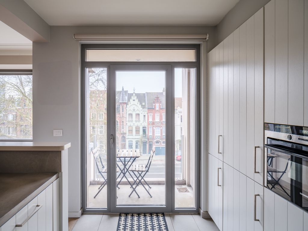 Smaakvol gerenoveerd 2-slpk appartement met twee terrassen foto 7