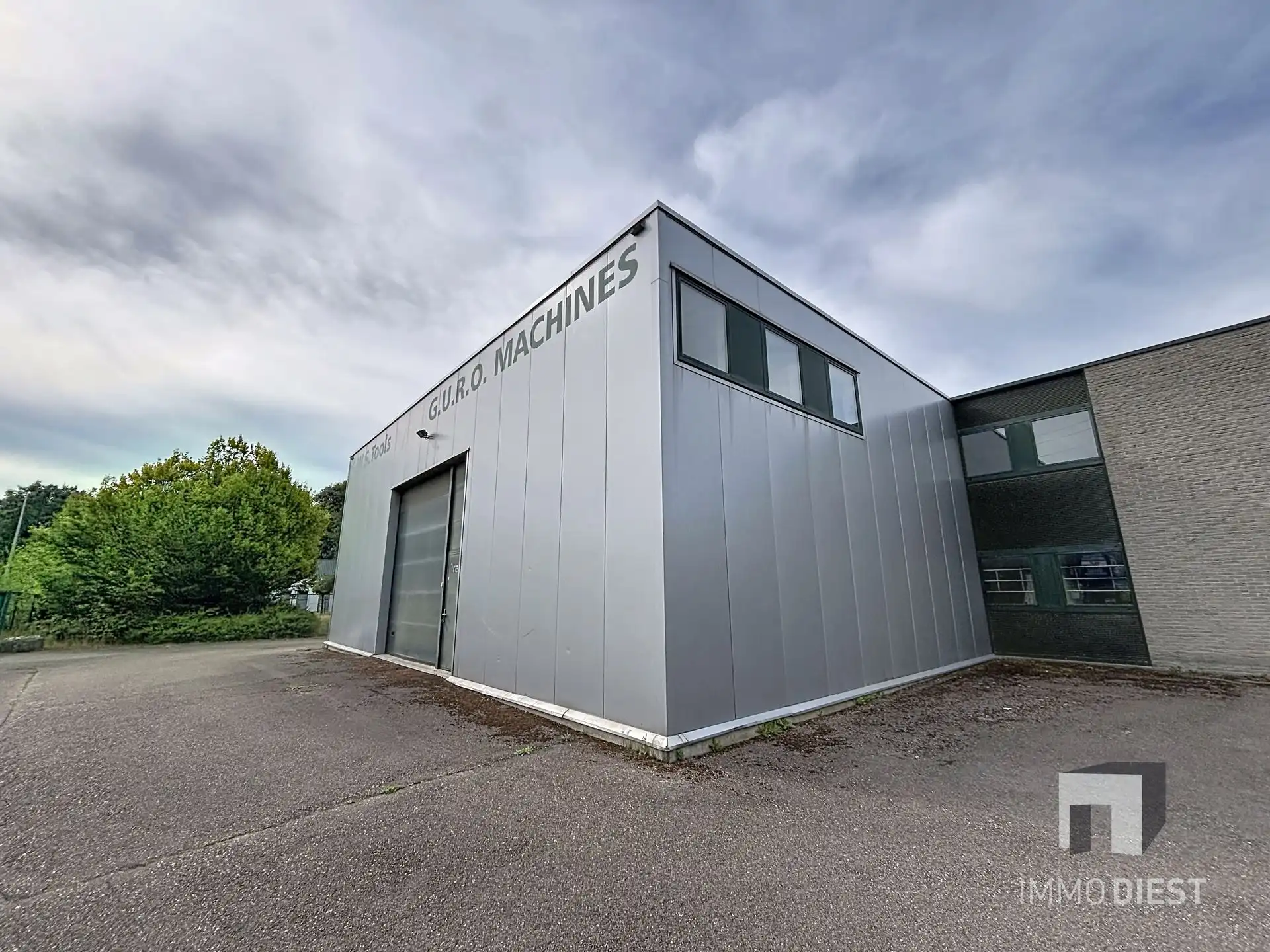 Magazijn met bureel op triple A-locatie foto 18