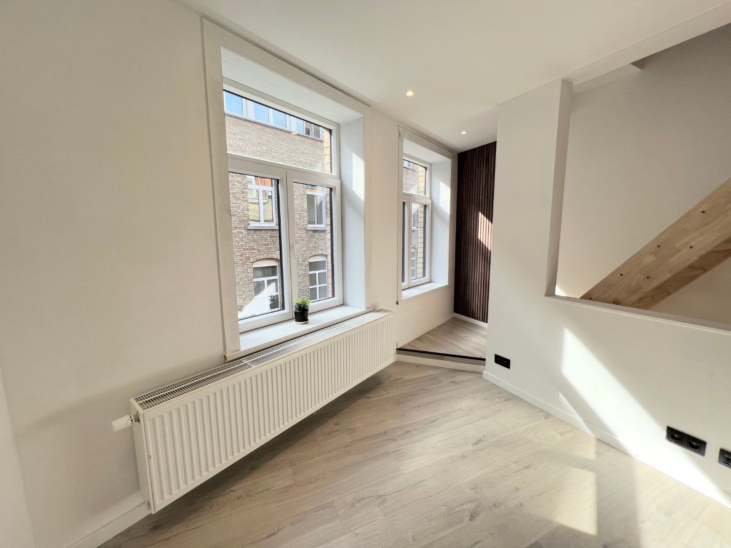 STIJLVOLLE BEL-ETAGE MET 1 SLAAPKAMER, TERRAS EN GARAGE IN CENTRUM IEPER foto 9