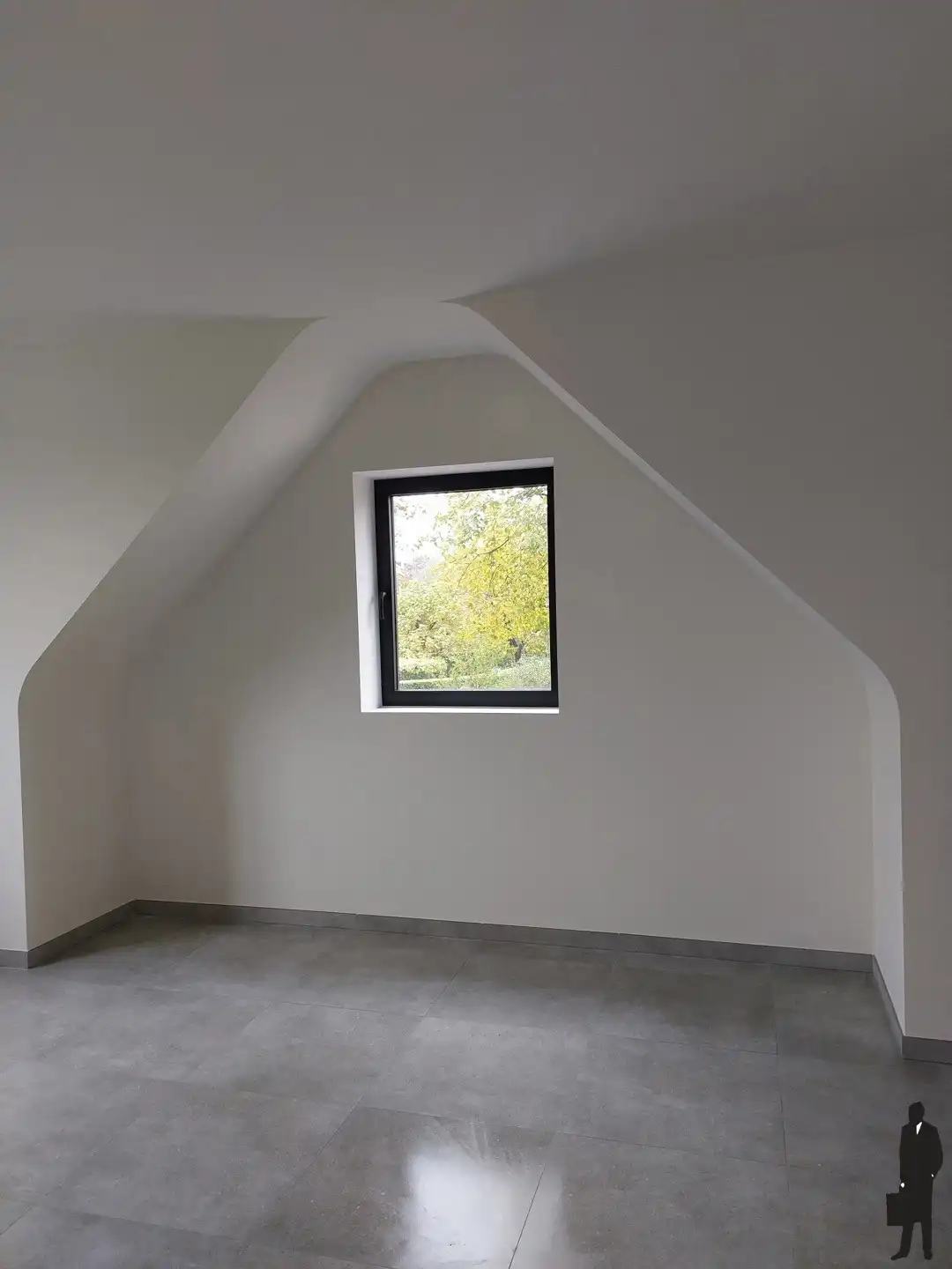 Zeer recente (nieuwbouw 2 jaar oud) energiezuinige halfopen bebouwing met 3 slaapkamers, nieuwste technieken zoals warmtepomp, zonnepanelen, … en open zicht op veel groen van de omliggende landerijen. foto 8