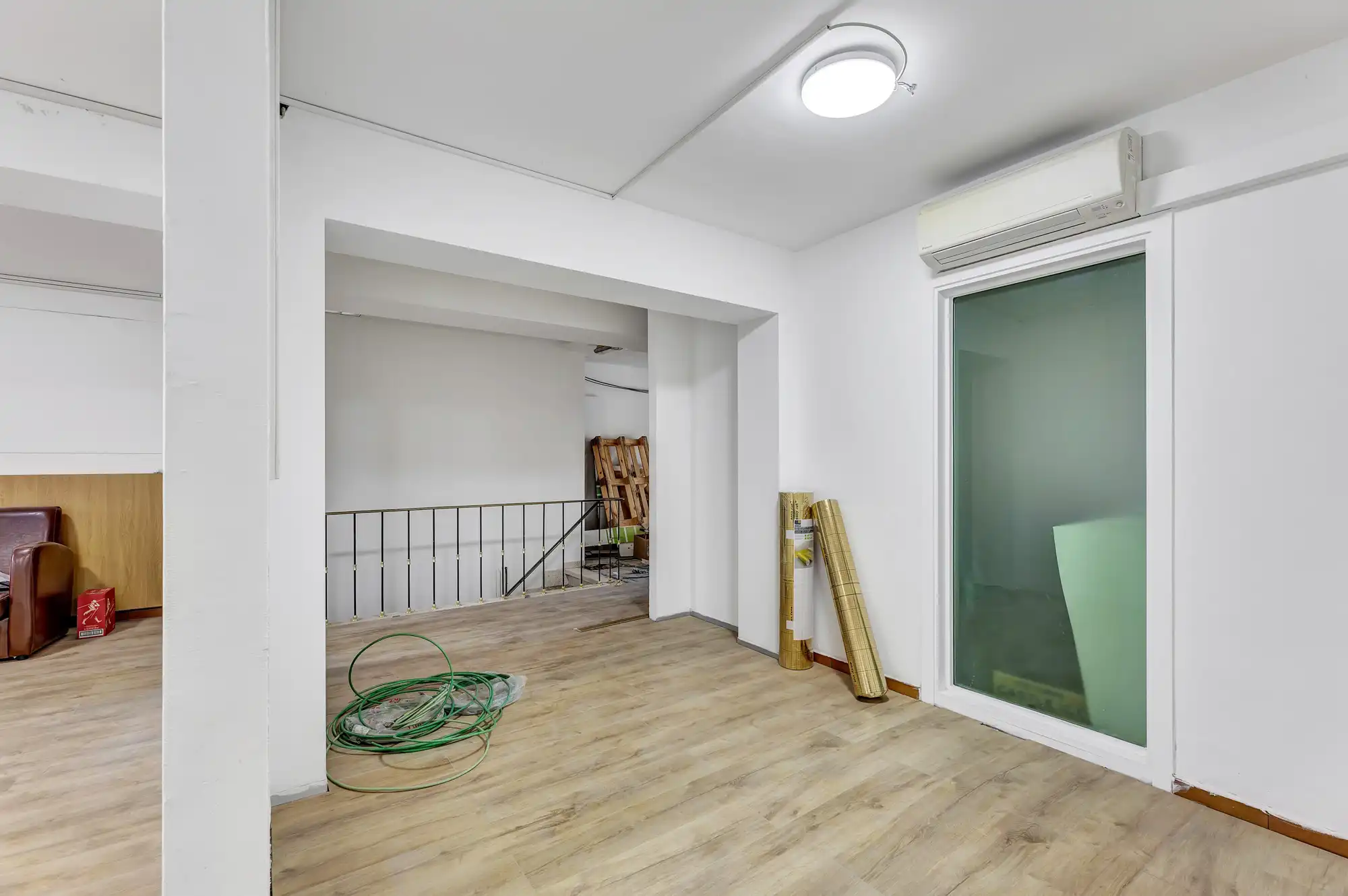 Ruim handelspand met ingebouwde kluis te koop in Moorsel foto 6