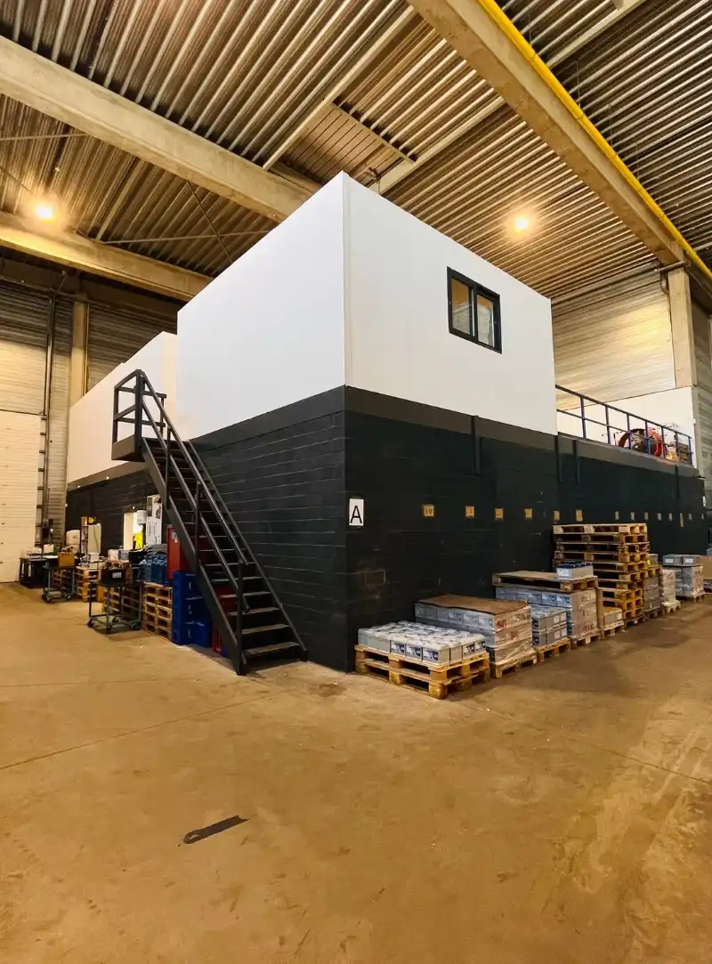 Magazijn met kantoor te huur foto 5