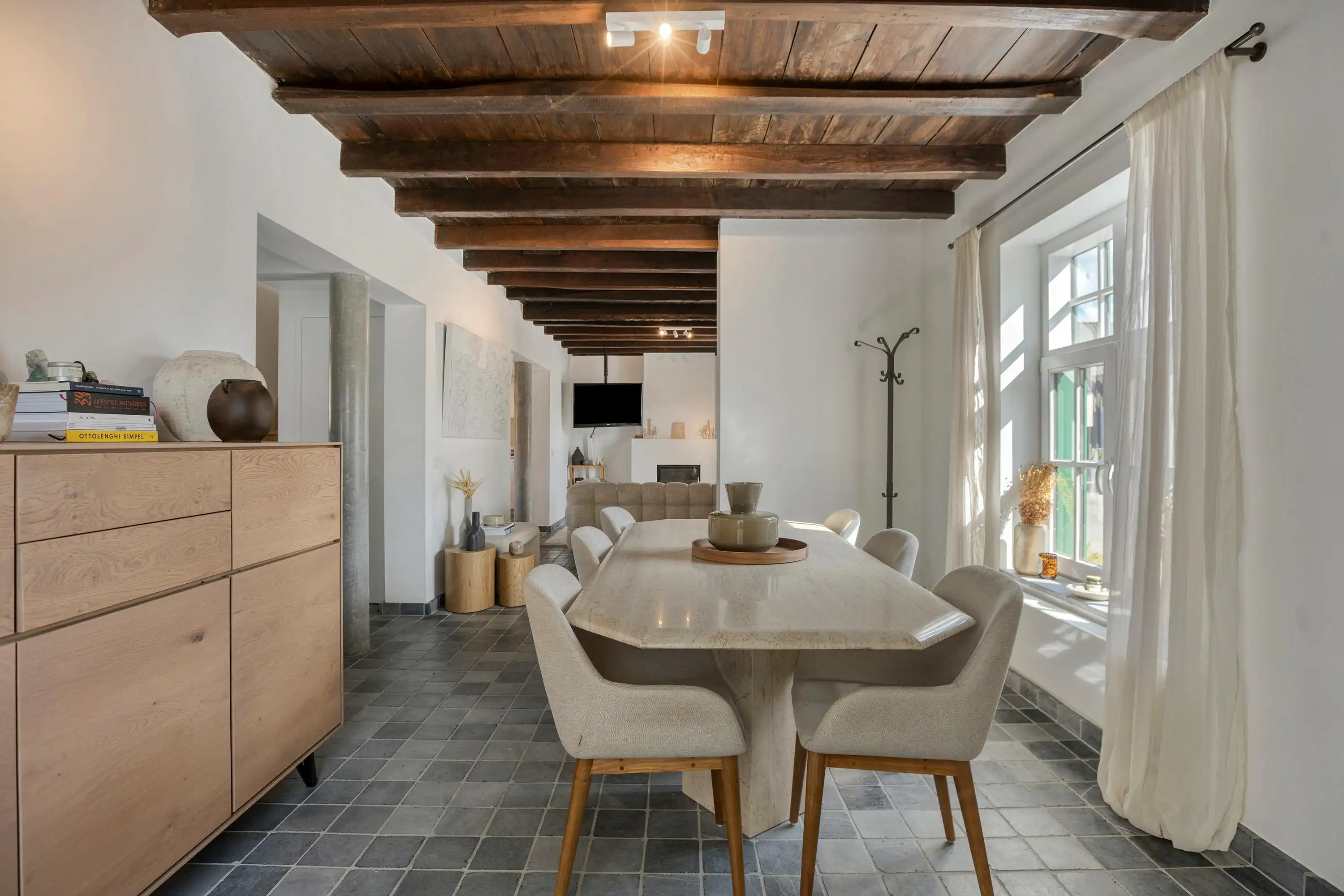 Een gerenoveerd meesterwerk in hartje Hansbeke foto 9