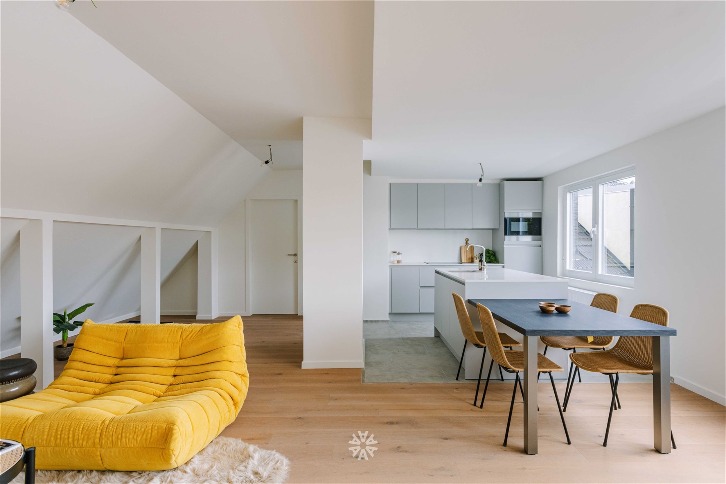 Gerenoveerd appartement met loft-look foto 1