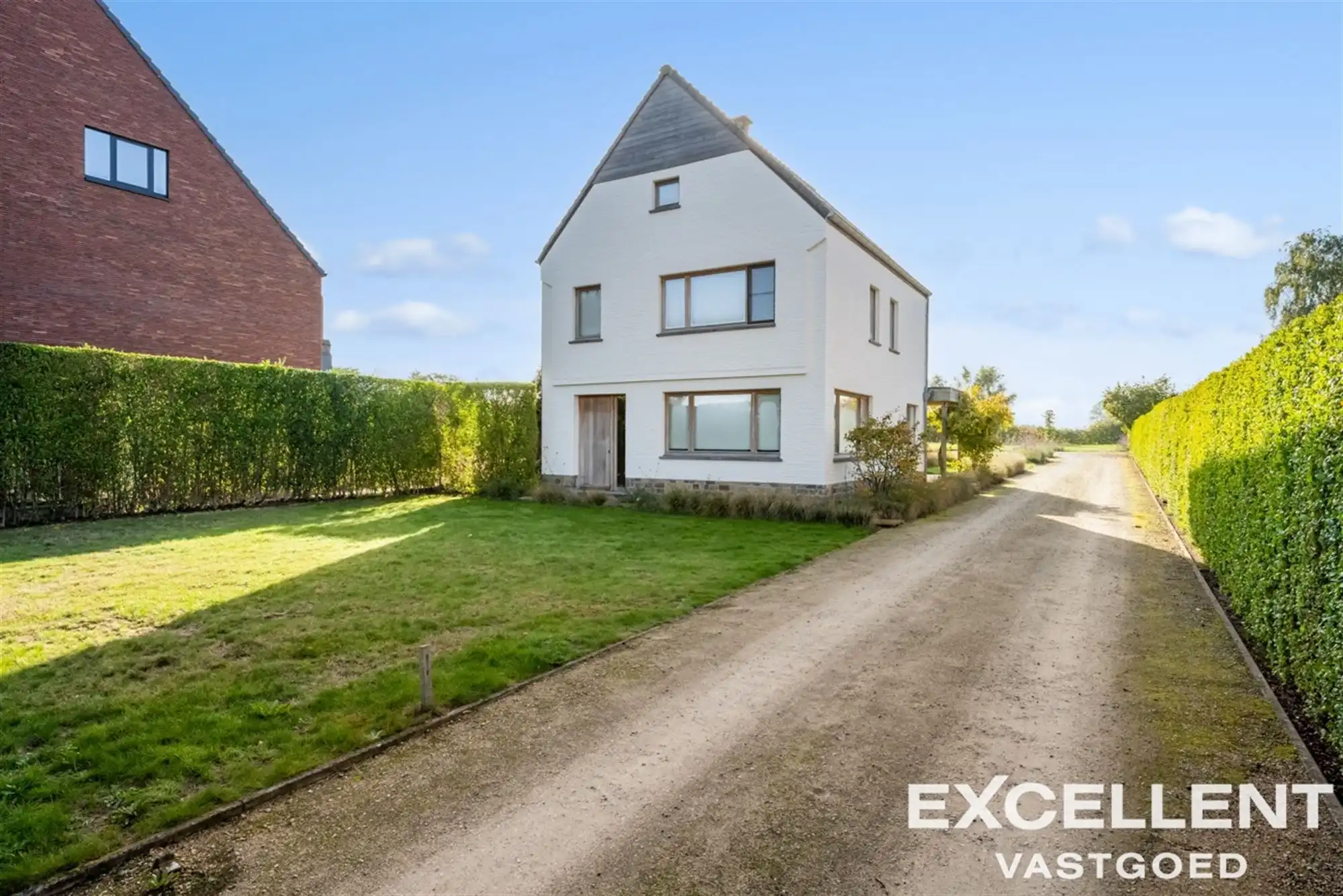 Villa met zwemvijver op een uitzonderlijk perceel foto 3