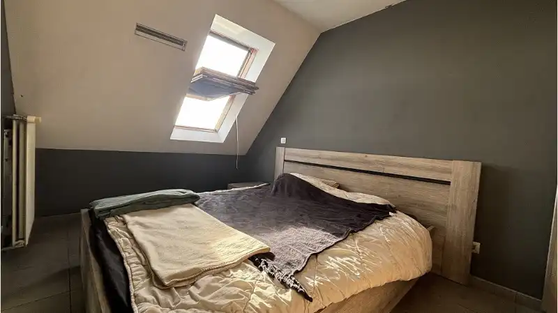 Instapklaar 2-slaapkamerappartement met TERRAS en AUTOSTANDPLAATS te huur in Torhout foto 4