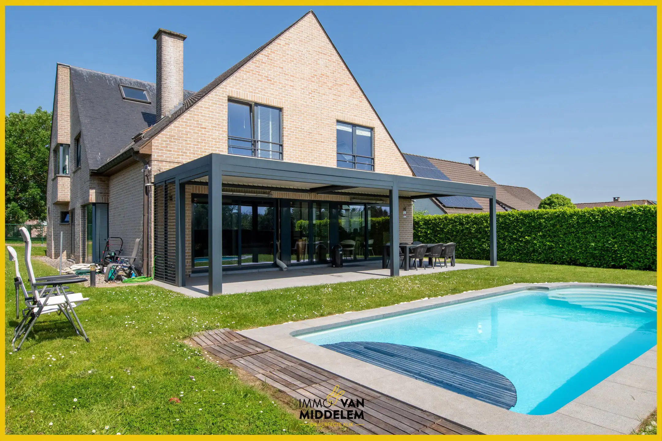 VILLA MET 5 SLAAPKAMERS, ZWEMBAD EN GARAGE foto 21