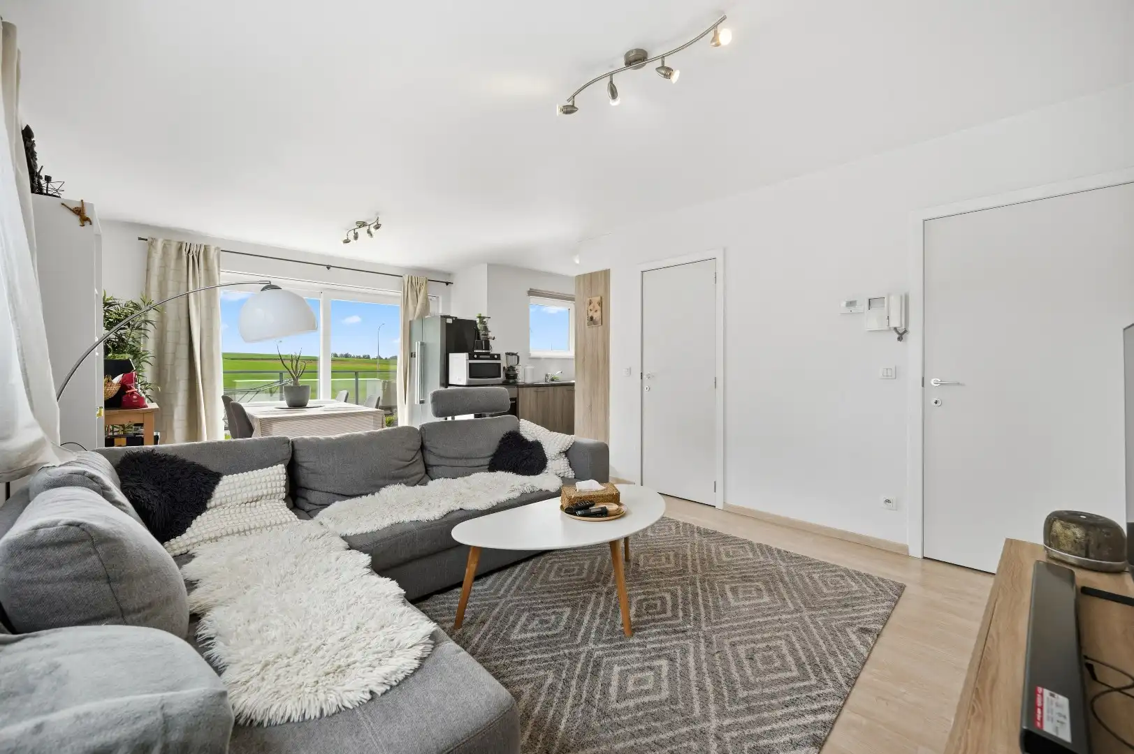 Instapklaar appartement met 2 slpks en autostaanplaats foto 9