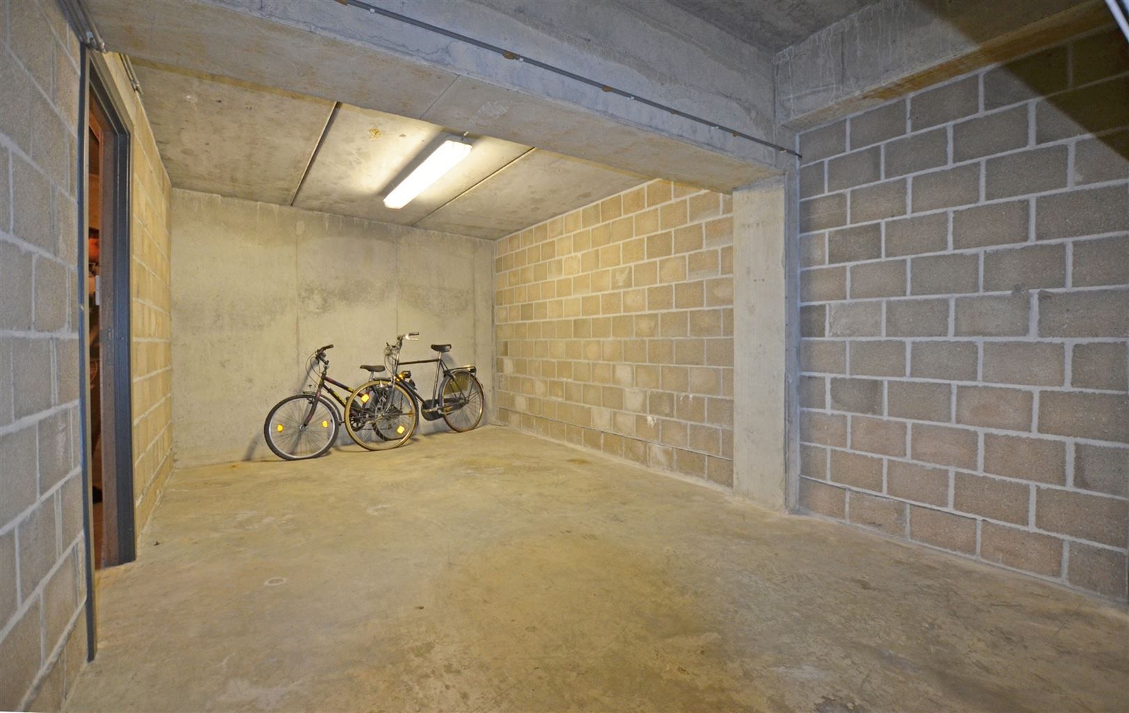 Garagebox met kelderberging op de Kleine Ring foto 5