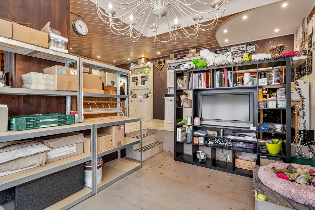 Strategisch gelegen handelspand met winkelruimte (bakkerij) met inpandige garage, grote werkruimte (ca. 145m²) en aangename tuin met open zicht in Ertvelde! foto 18