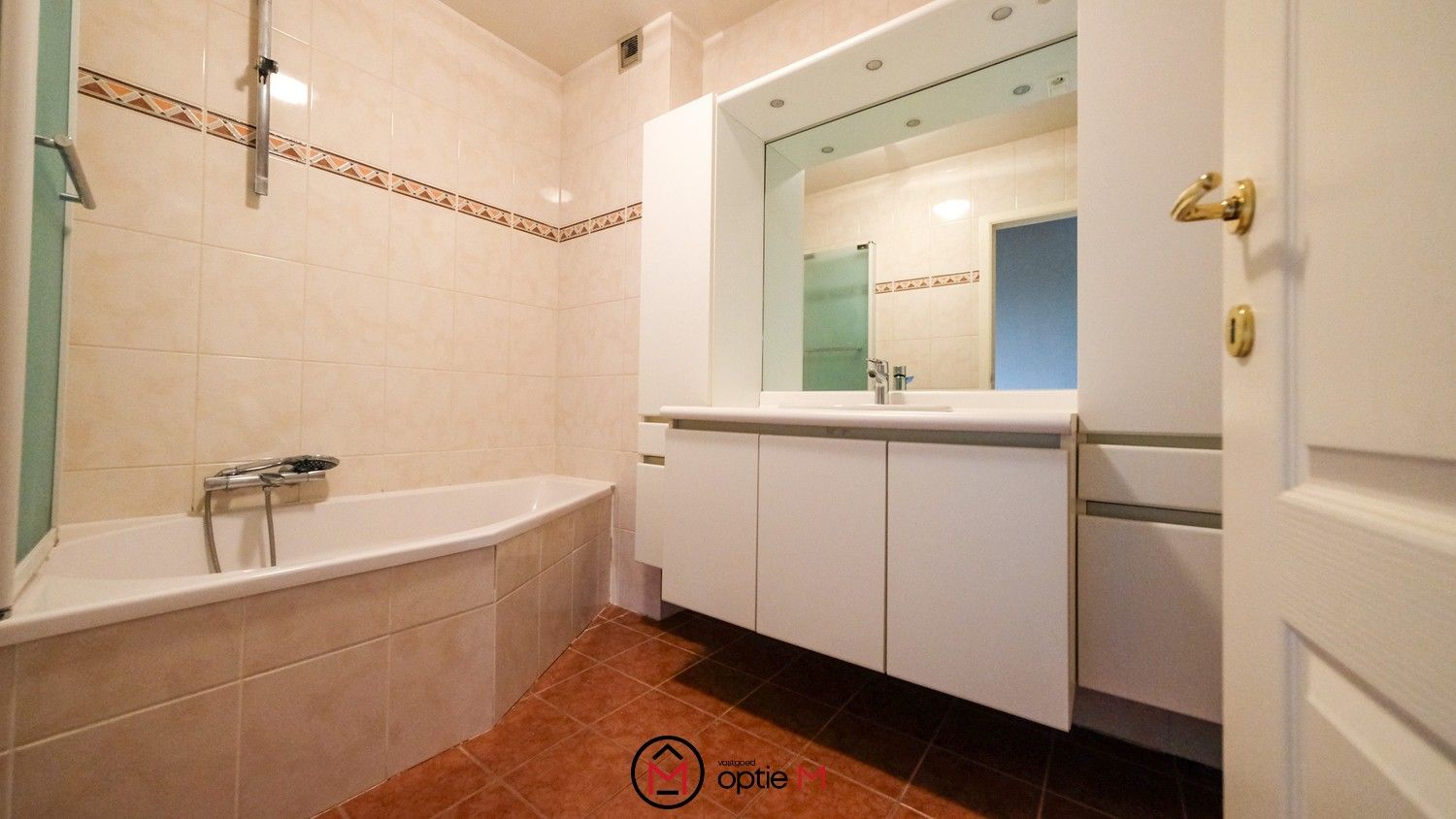 Investeringspand met handelsruimte en appartement in Merem Bilzen foto 13