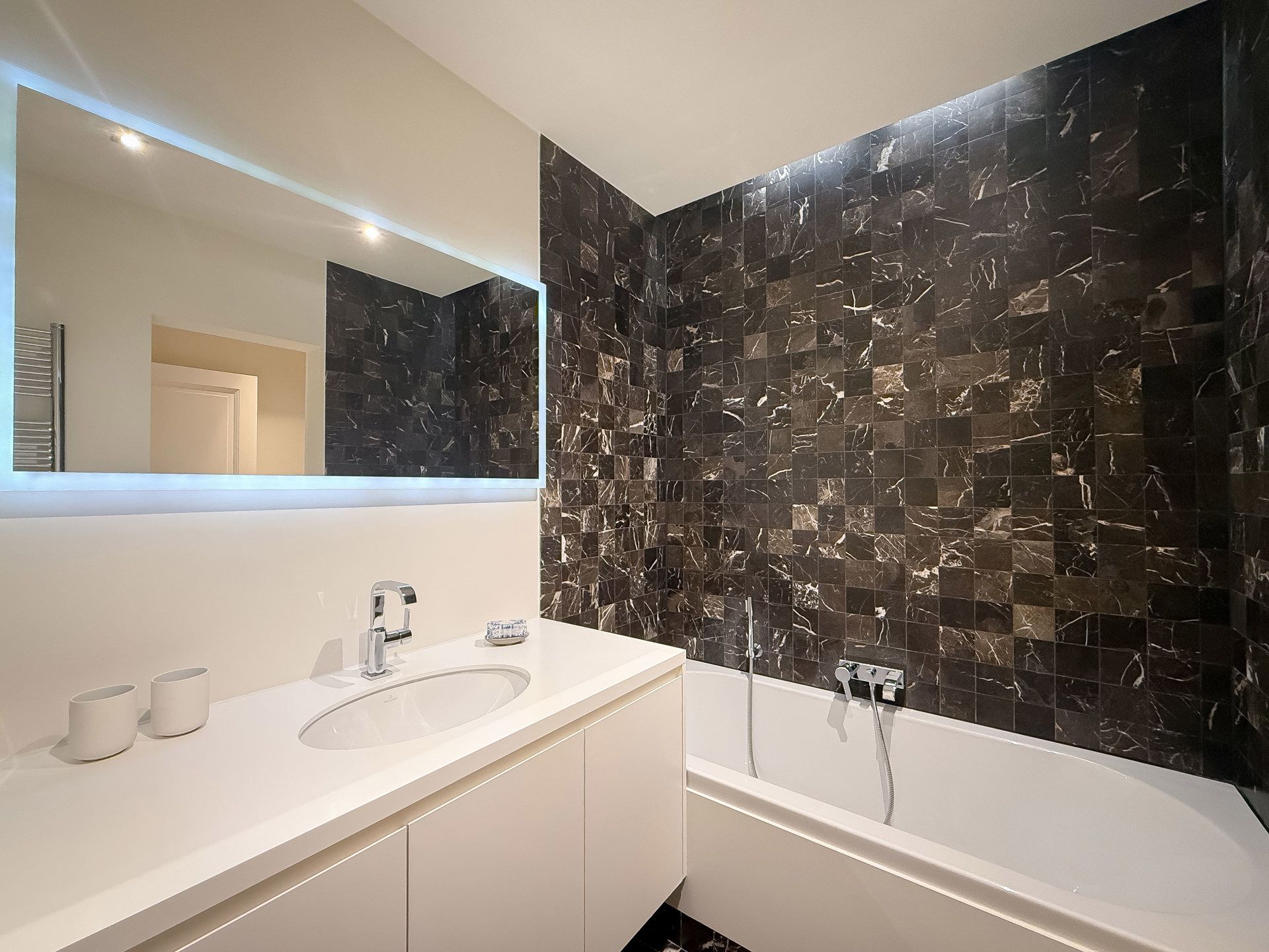Exclusief hedendaags appartement op toplocatie in het Zoute  foto 13
