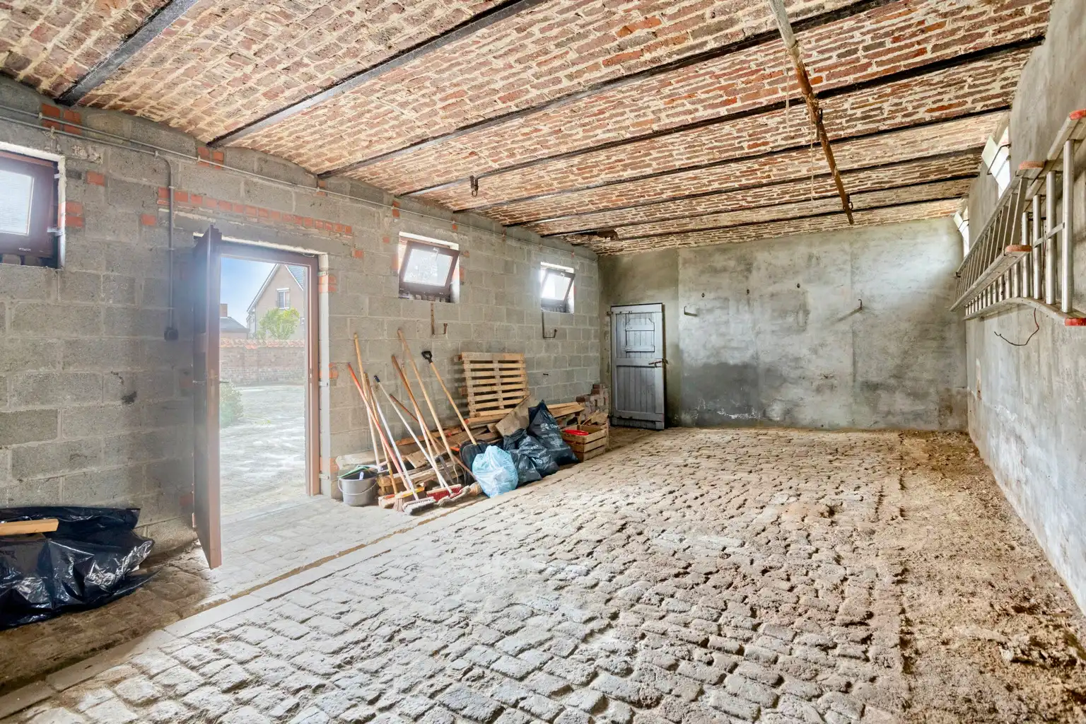  KARAKTERVOLLE DUBBELWOONST IN EEN DOODLOPENDE STRAAT  foto 21