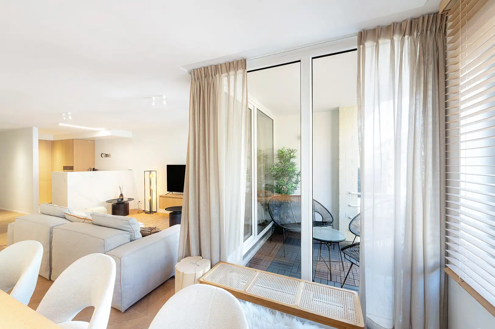 Instapklaar appartement gelegen op een centrale ligging te Knokke, vlakbij de winkels en de zee. foto 12