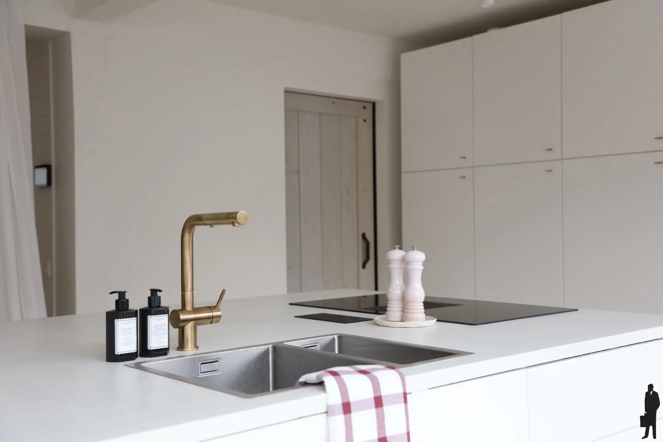 Instapklare woning met 3-4 slpks & polyvalente handelsruimte foto 15