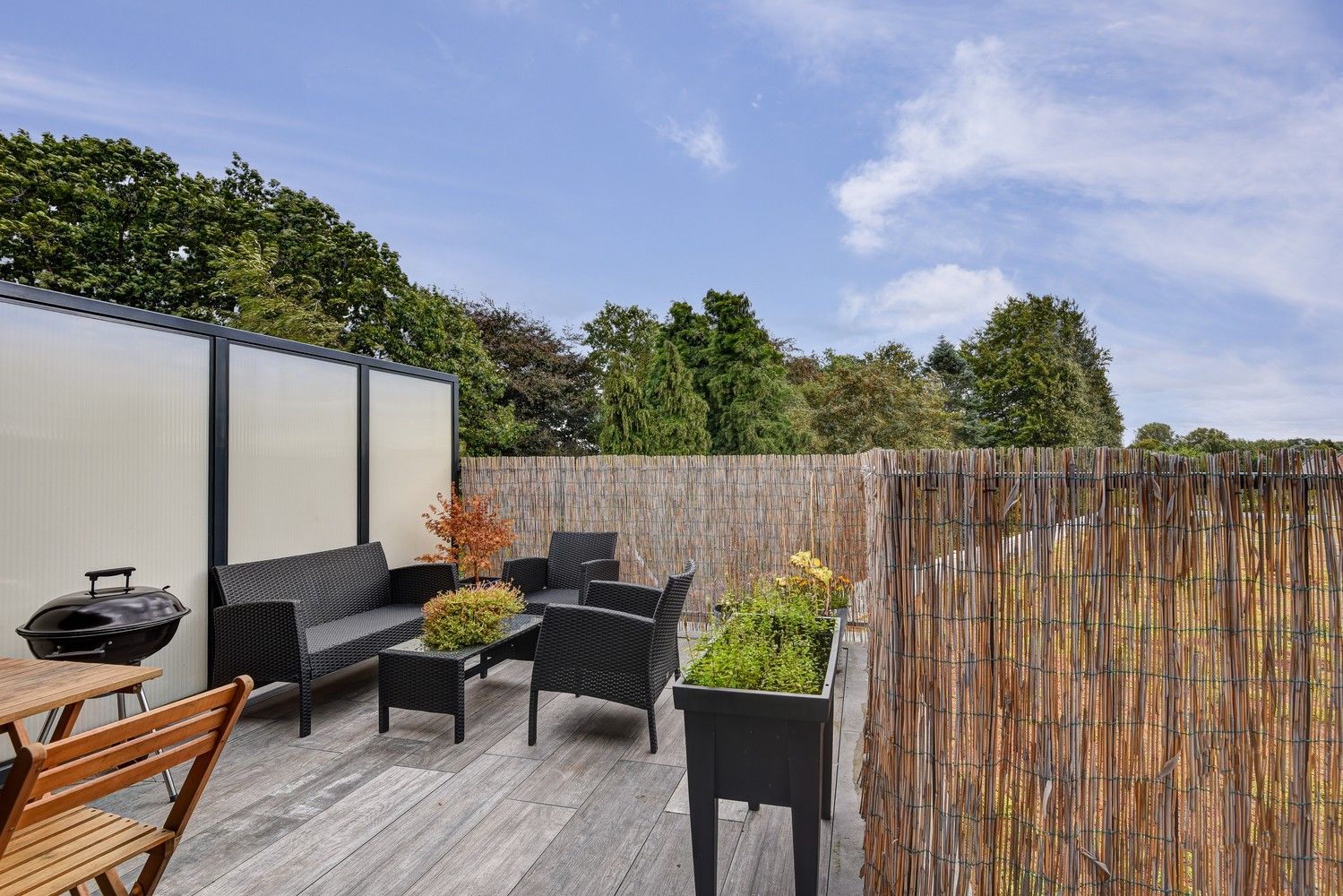 Recent appartement met lift en ruim terras op de tweede verdieping op centrale locatie in Wijnegem! foto 8