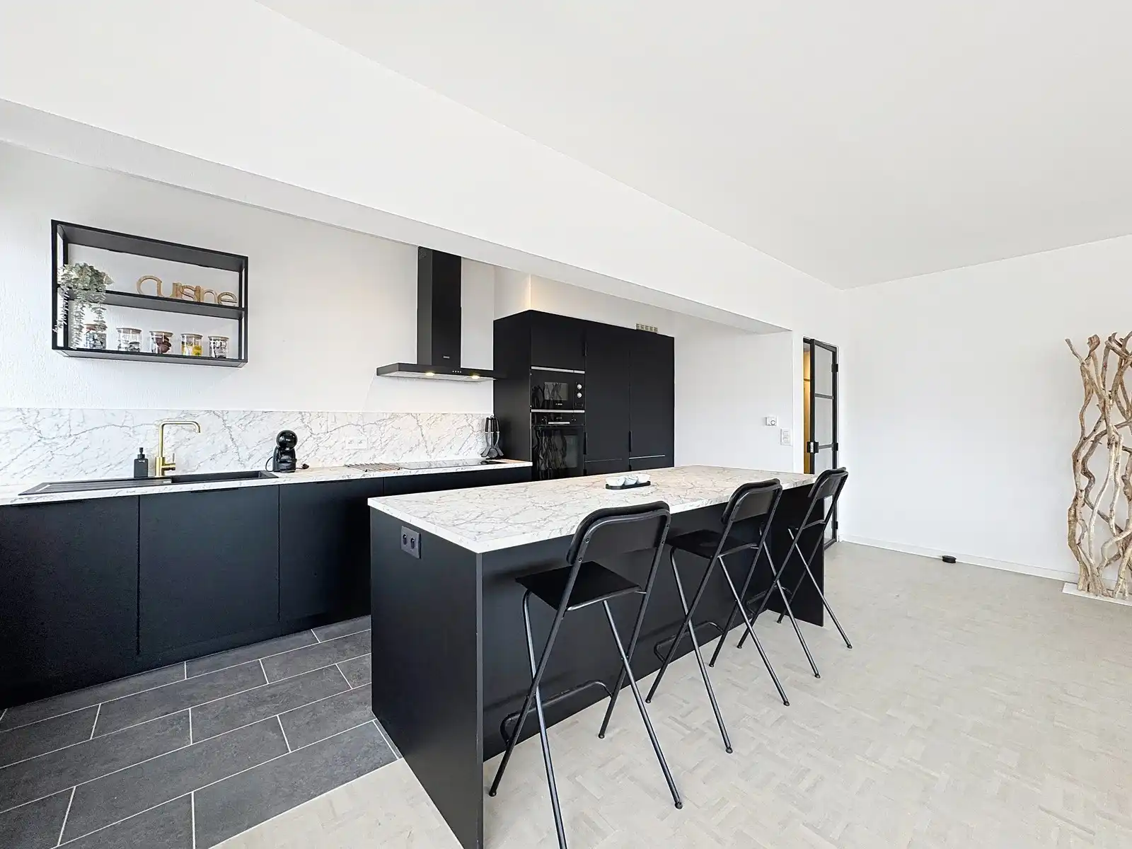 GERENOVEERD gemeubeld appartement aan de JACHTHAVEN met 3 slpks én 3 terrassen! foto 8