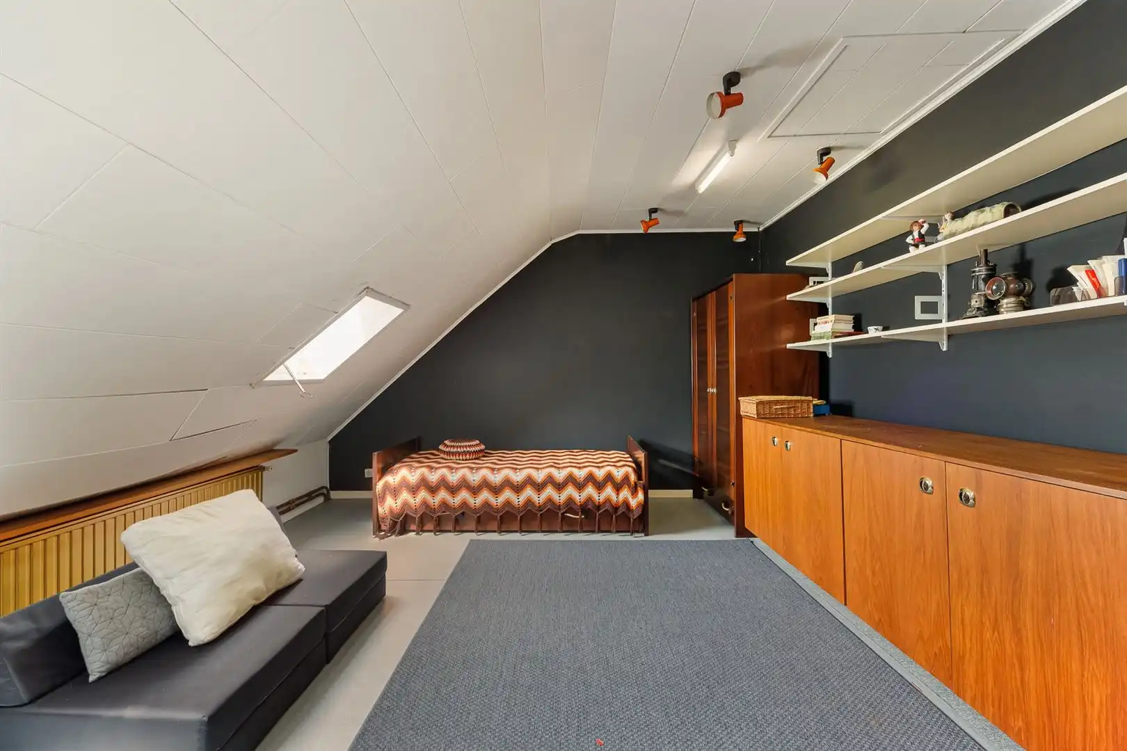 Ruime woning, perfect onderhouden met een zonnige tuin. foto 21