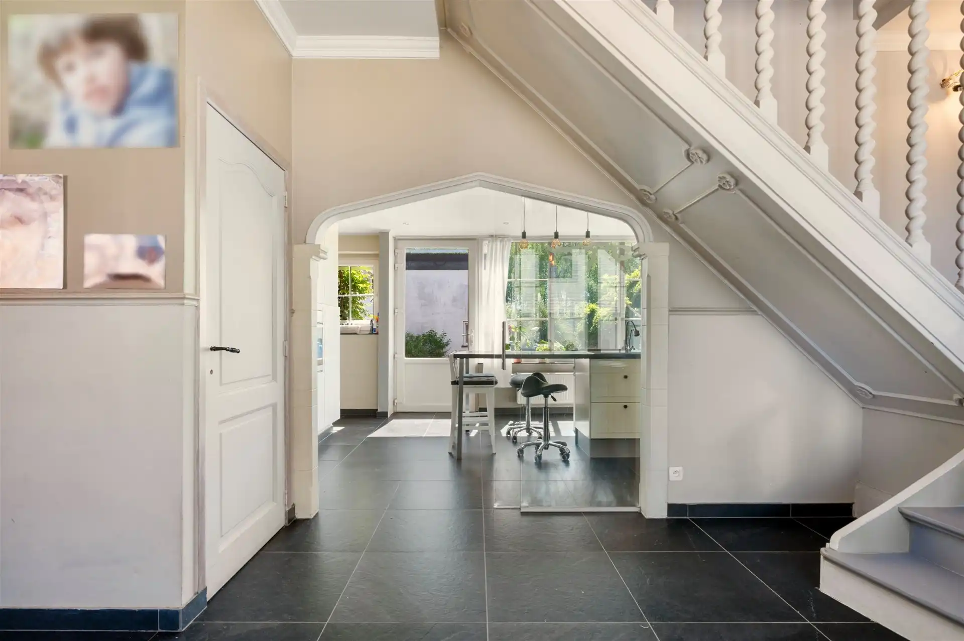 Ruime woning met multifunctioneel bijgebouw en grote tuin foto 9