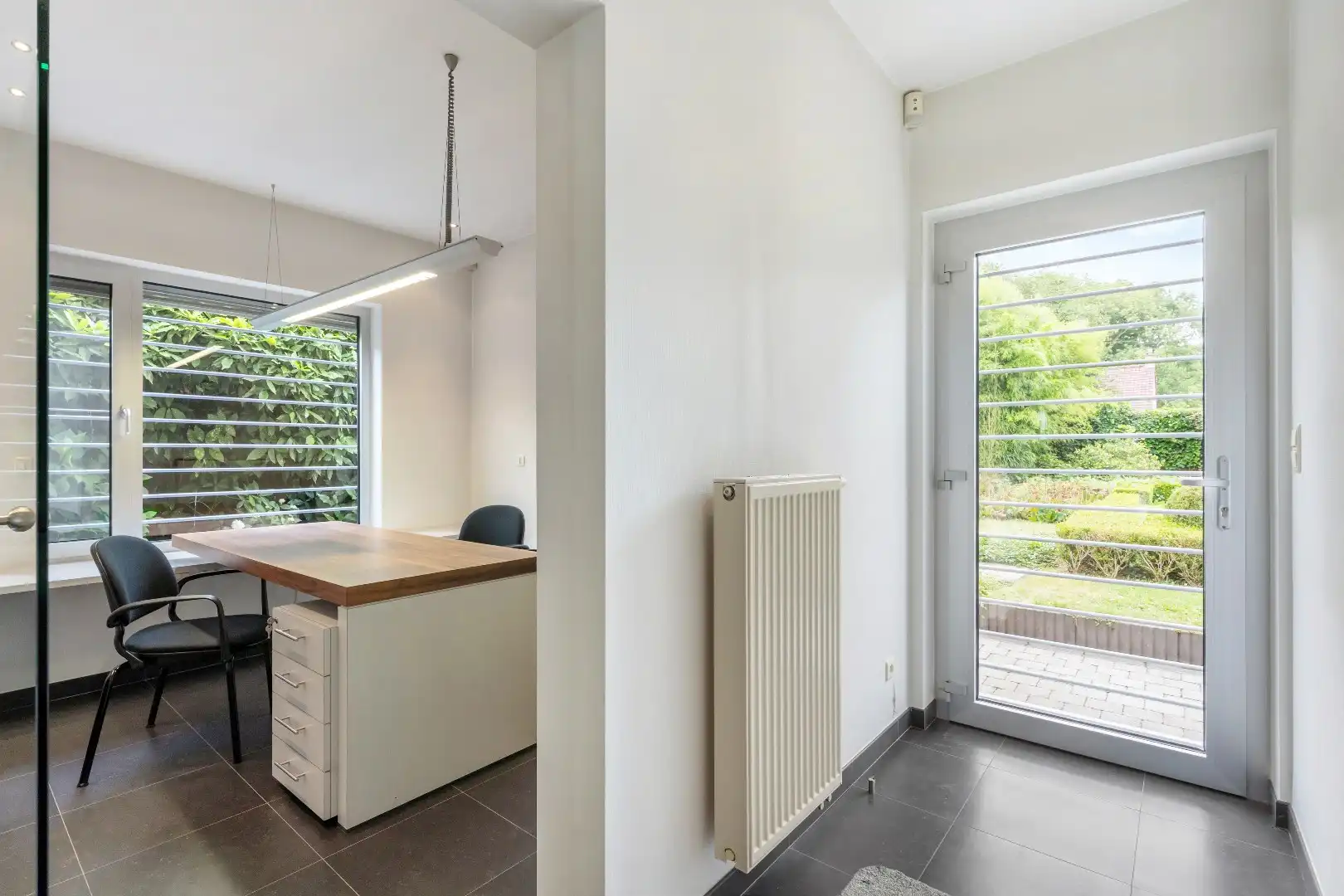 Centraal gelegen handels(woning) met garage op 369m² in Merkem! foto 10
