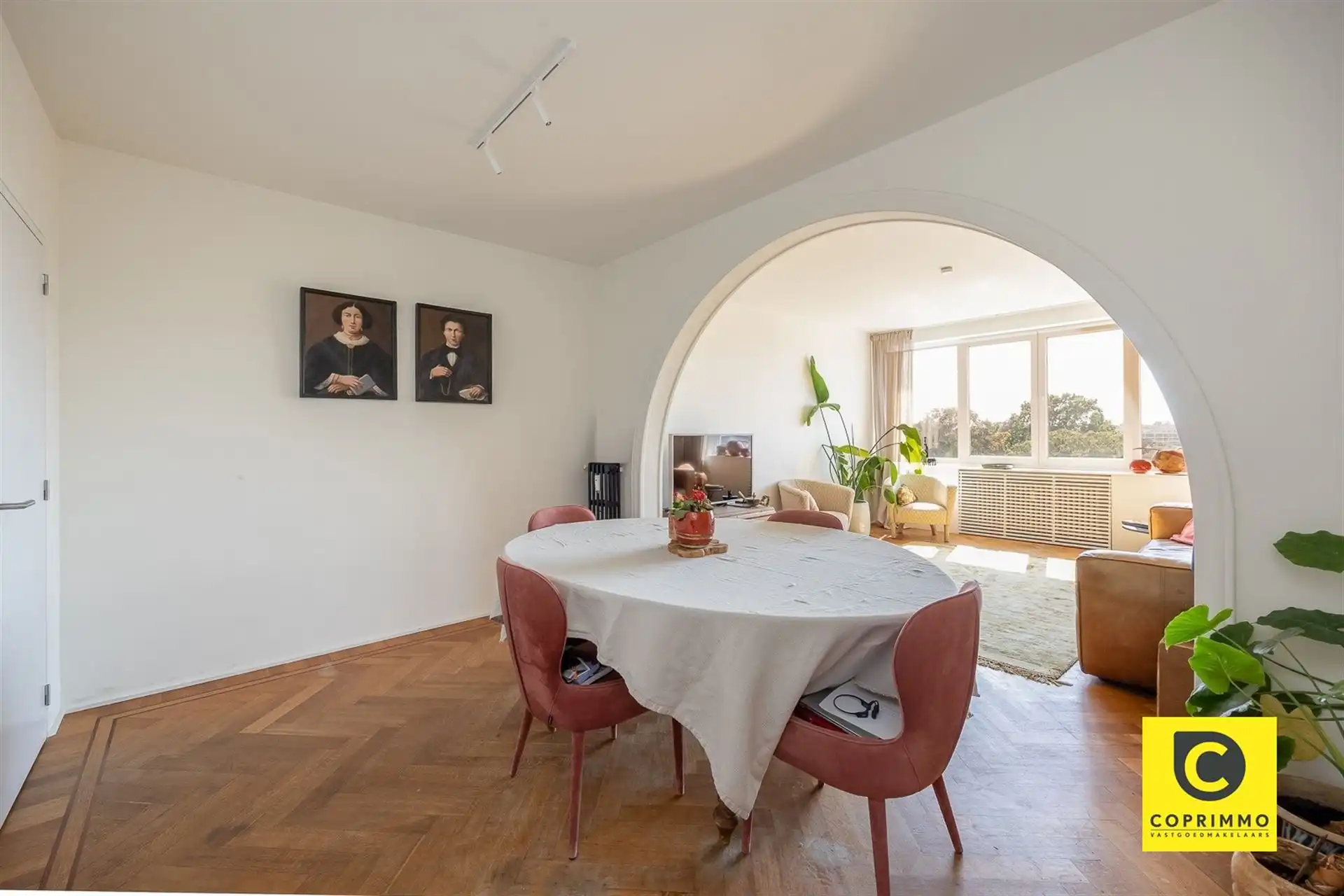 Charmant Art Deco-appartement met terras in de gegeerde Tentoonstellingswijk !  foto {{pictureIndex}}
