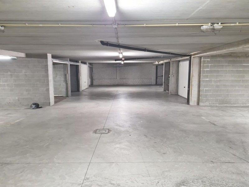 Gemakkelijk toegankelijke garagebox in de residentie Robijn in de buurt van het commerciële centrum. foto 4