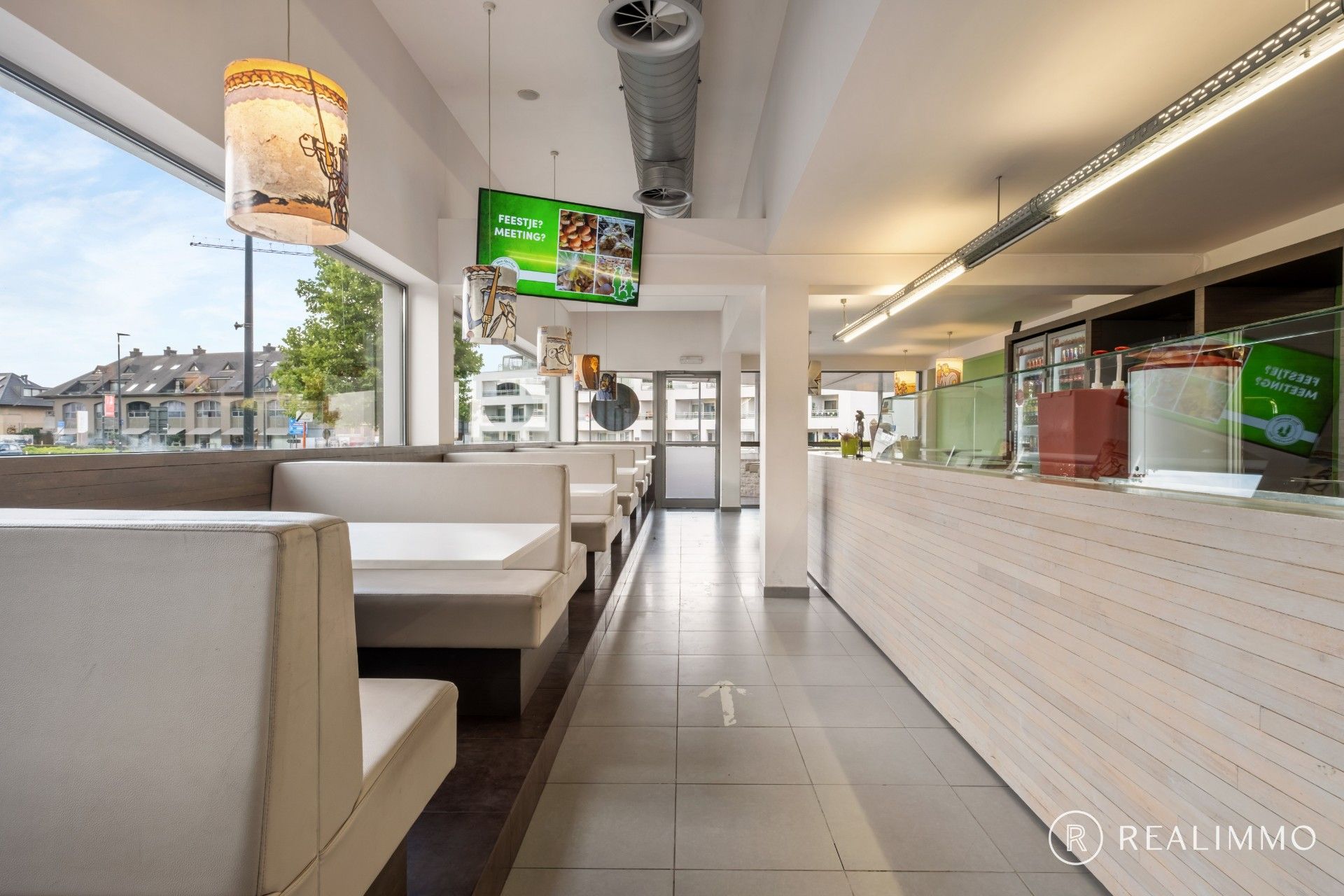 Toplocatie in Waregem – instapklaar handelspand met veel mogelijkheden foto 3