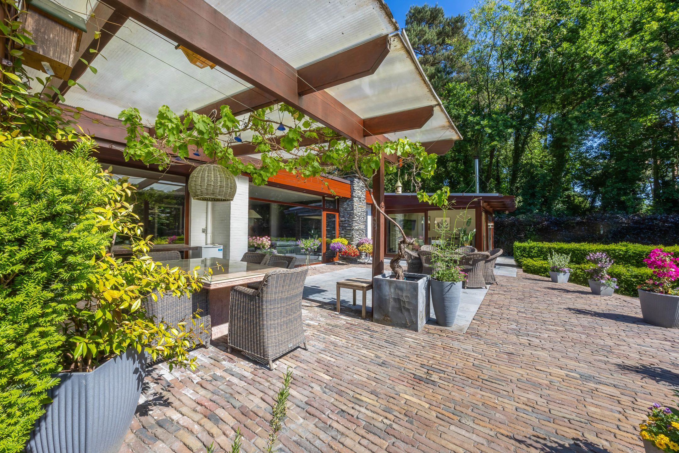 Laagbouwwoning op 2848 m² met Zwemvijver en Prachtige Tuin foto 14