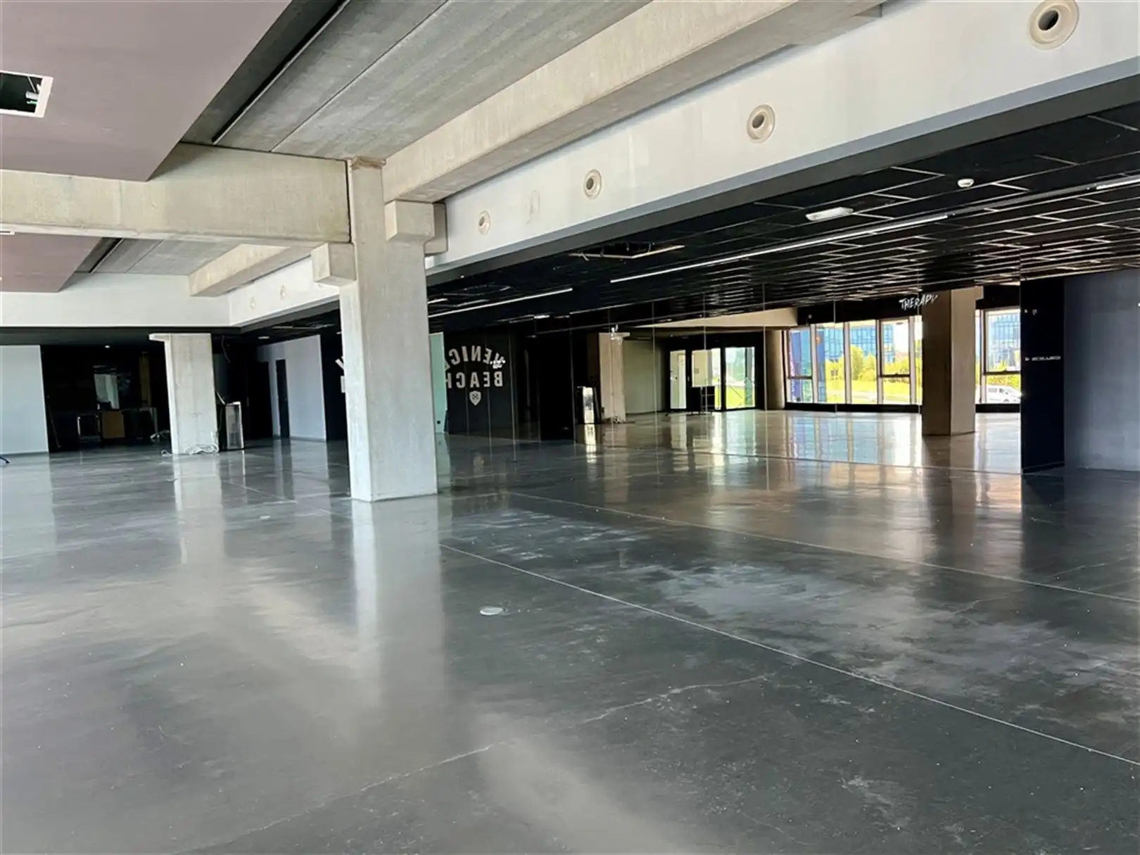 Ruim kantoor te huur in de Planet Group Arena foto 2