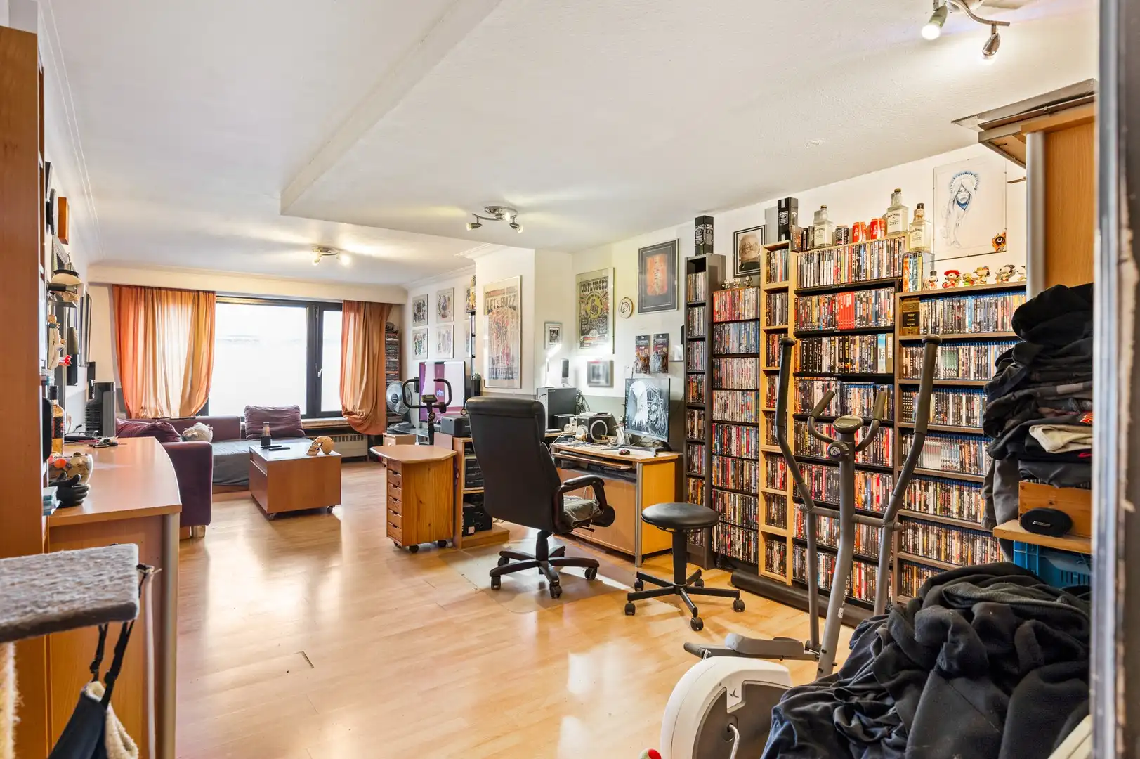 Ruim en lichtrijk 2-slaapkamerappartement in Schoten foto 3