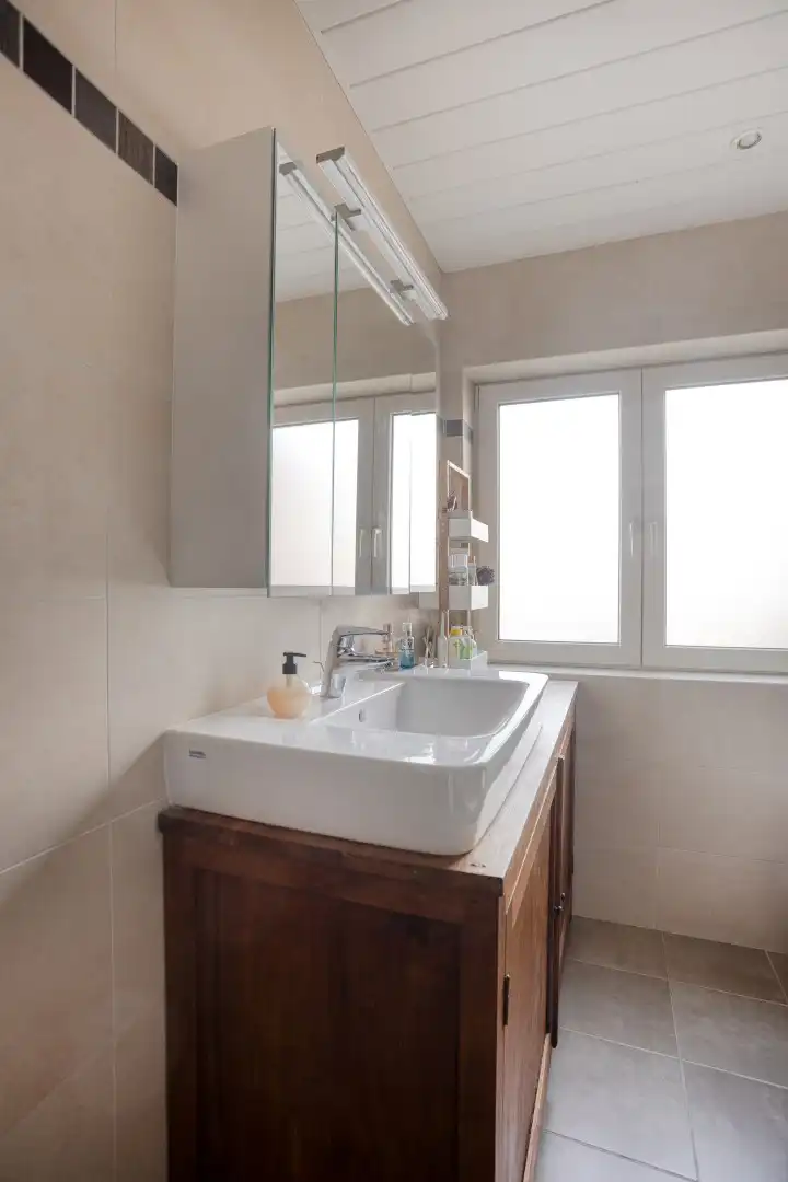 Ruime bel-etage woning met tuin, garage en 3 slaapkamers in Dilbeek  foto 13