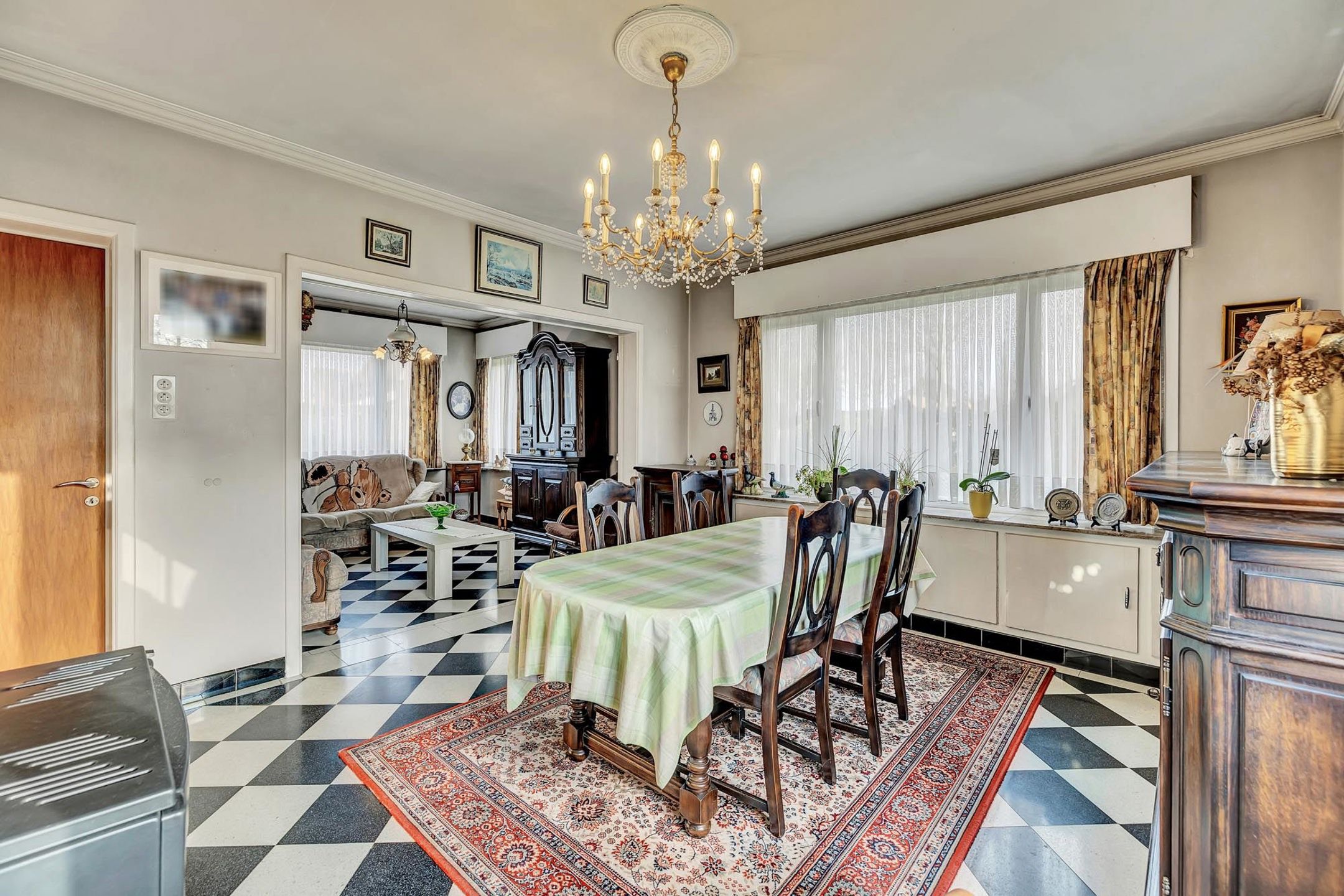 Charmante woning op een prachtig perceel van maar liefst 2.320 m² foto 4