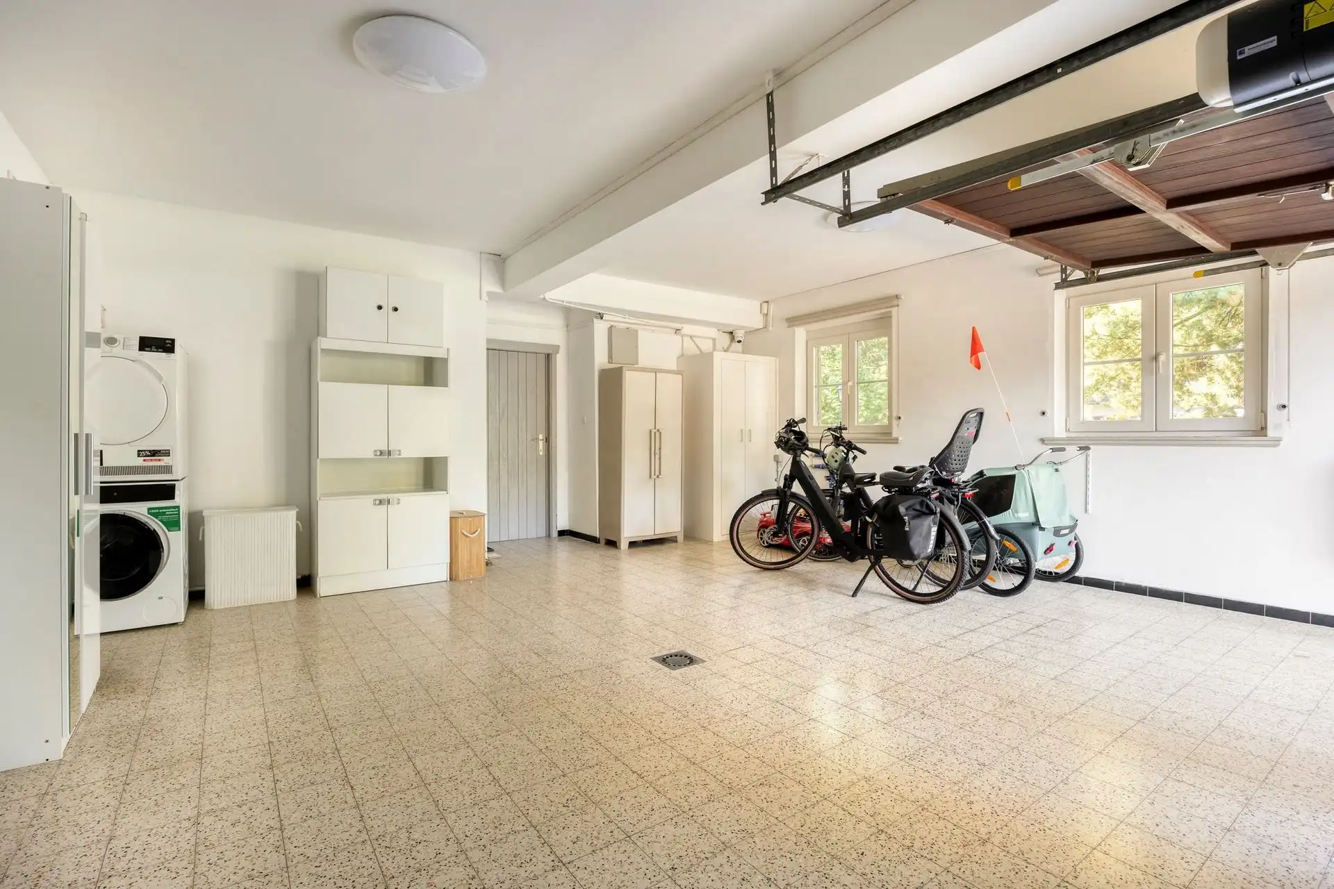 Prachtig gerenoveerde villa in de Zonnebos wijk foto 28
