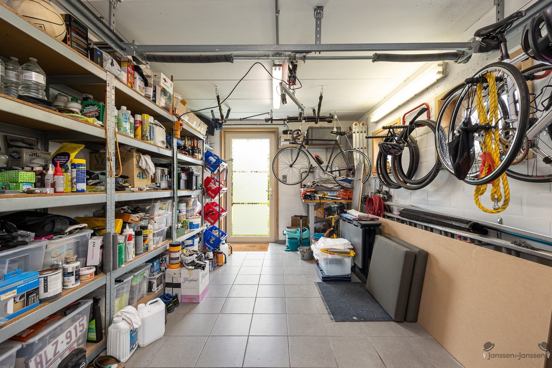 Instapklare woning met vier slaapkamers op een ruim perceel van 659m². foto 15