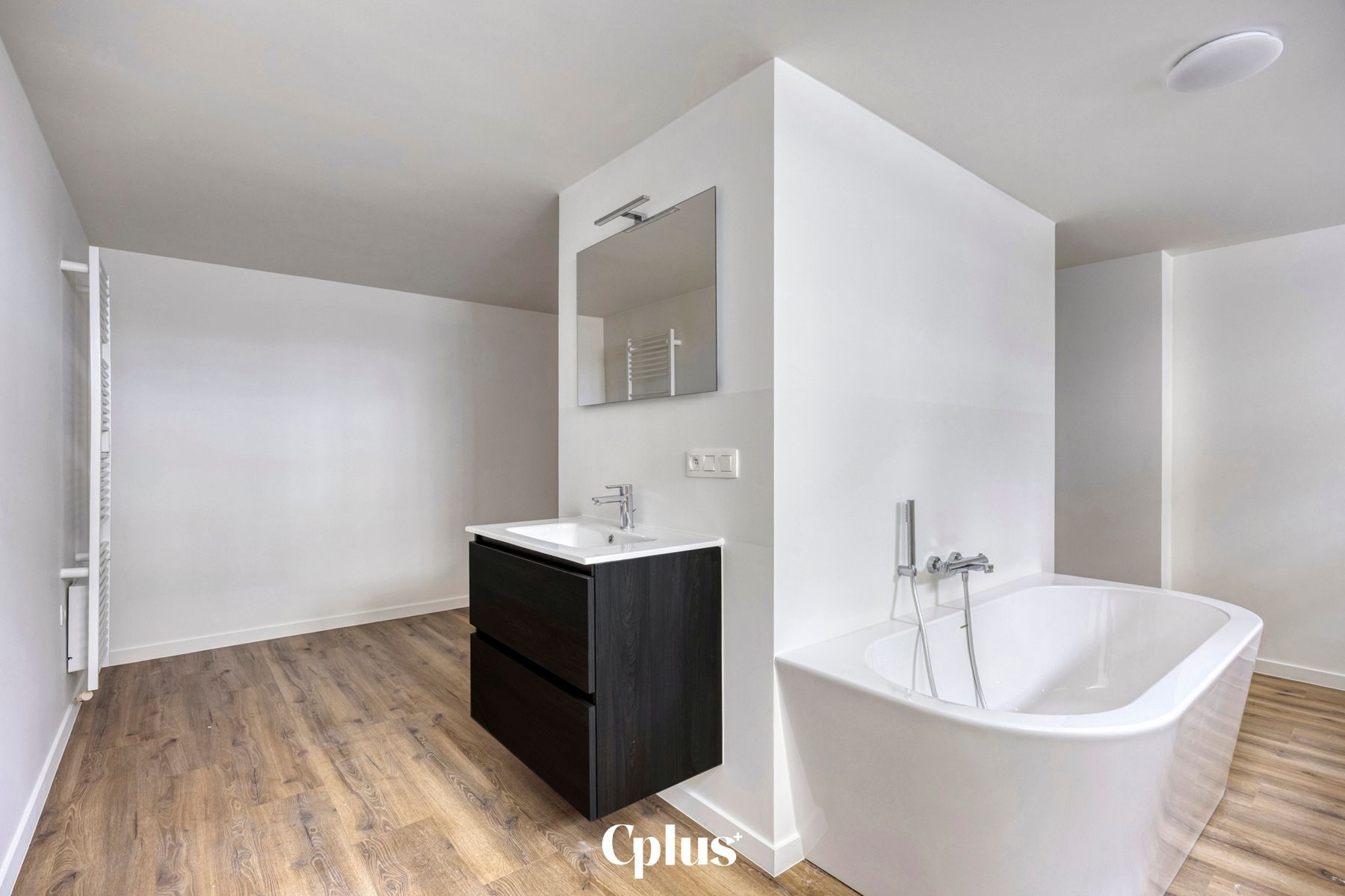 Kwalitatief gerenoveerde studio - te huur foto 6