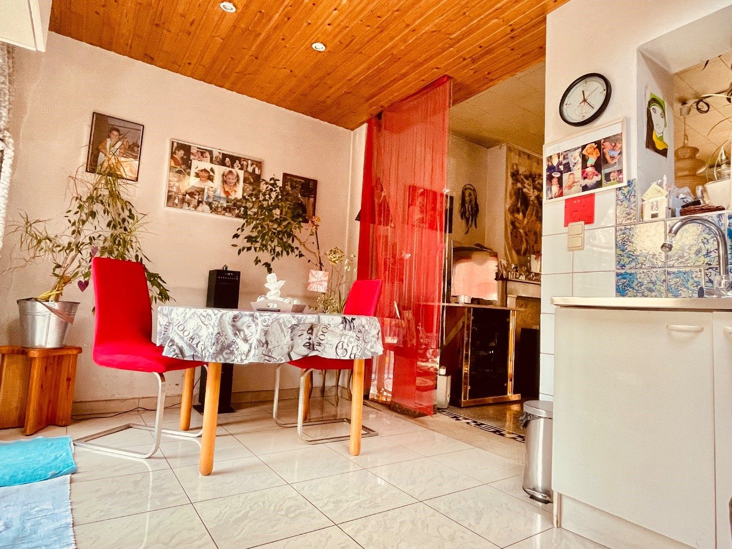 Op te frissen rijwoning met tuin, vernieuwde ramen en geïsoleerd dak. foto 8