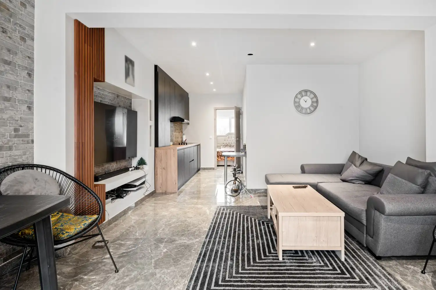 Ruime woning met studio, terras en tuin te koop in Wommelgem! foto 6