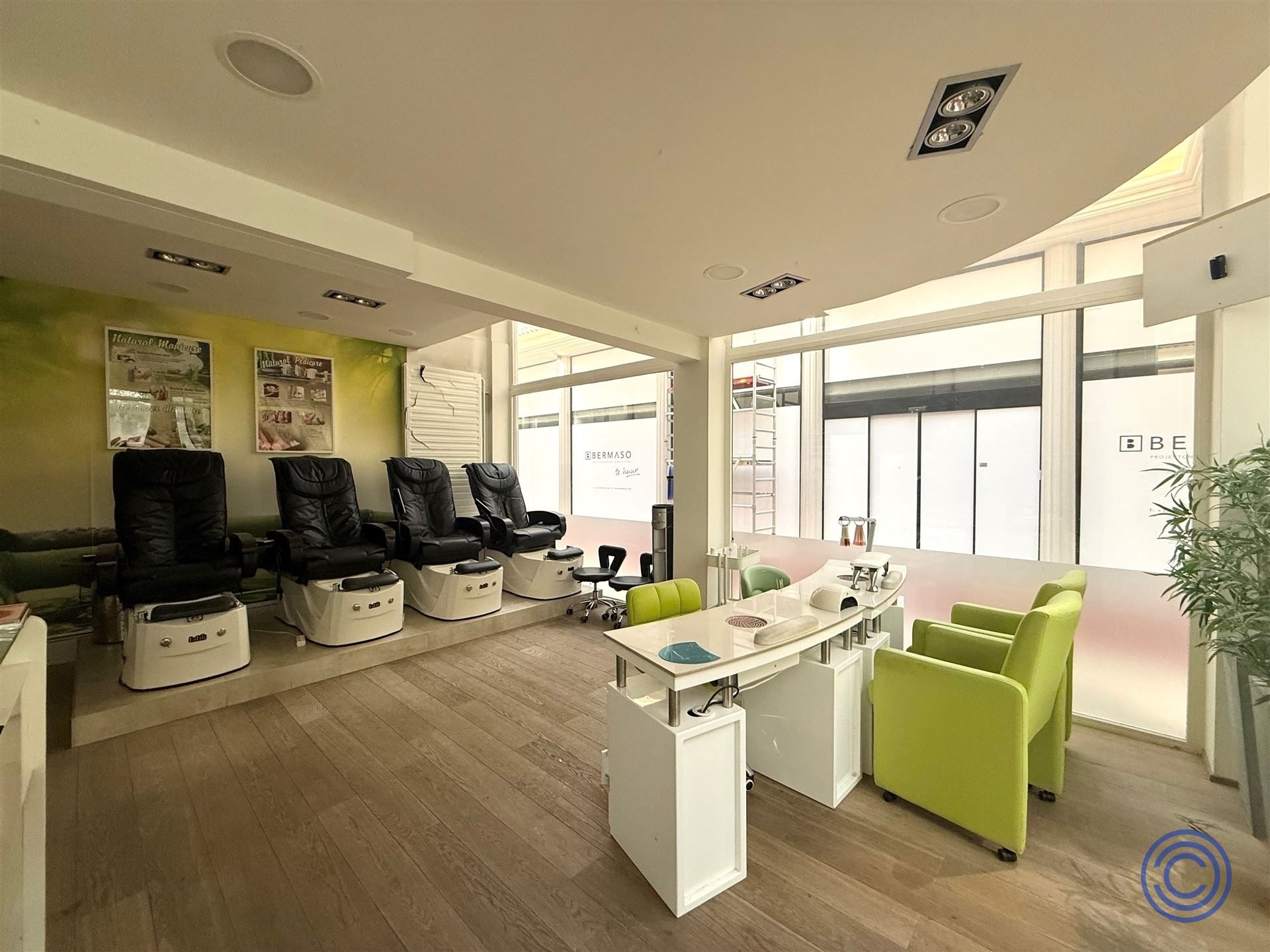 Hoekwinkel ca. 75 m² in de Nieuwe Gaanderij!  foto 2