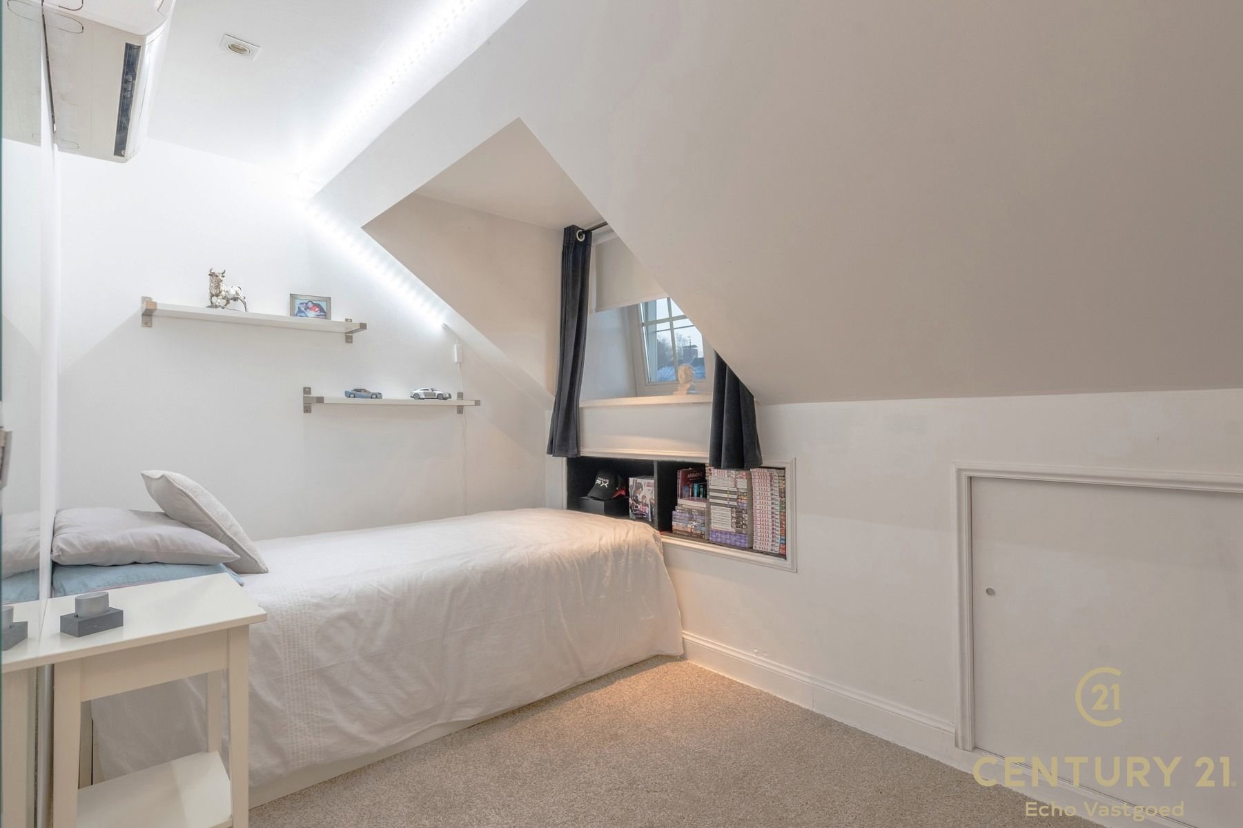 Villa met 5 slaapkamers, 3 badkamers en uniek groen uitzicht foto 29