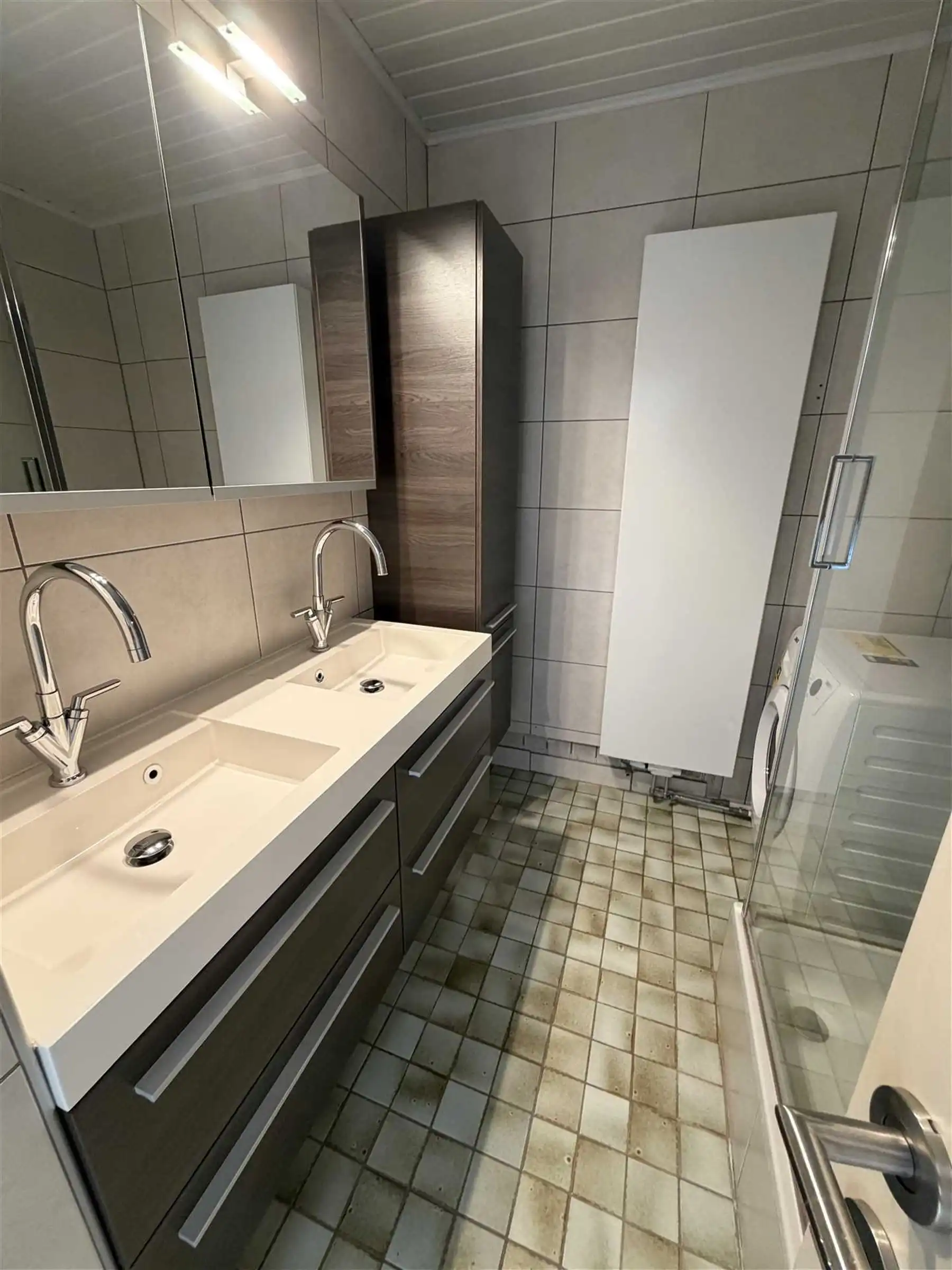 Gerenoveerd 2 slk app en kelder in rustige woonwijk. foto 13