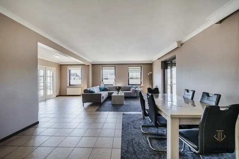 Ruime woning met tal van mogelijkheden op een strategische locatie in Sint-Truiden. foto 5