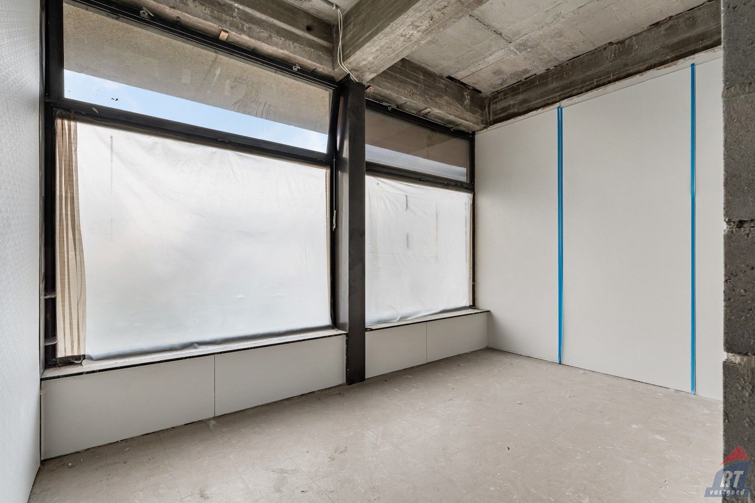 Opbrengsteigendom bestaande uit 2 handelsruimtes en een ruim appartement foto 16