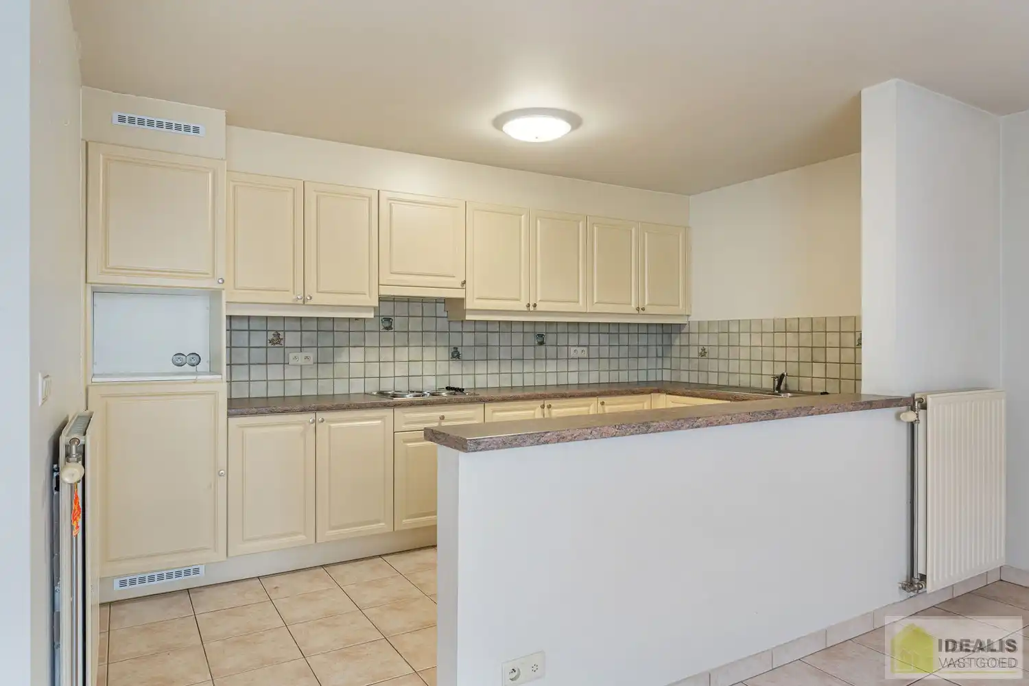 IDEALIS VASTGOED – INSTAPKLAAR GELIJKVLOERS APPARTEMENT MET LICHTRIJKE LEEFRUIMTE,  RUIME OPEN KEUKEN, BADKAMER, SLAAPKAMER EN AUTOSTAANPLAATS OP EEN GUNSTIGE LOCATIE NABIJ HET CENTRUM VAN PELT! foto 6