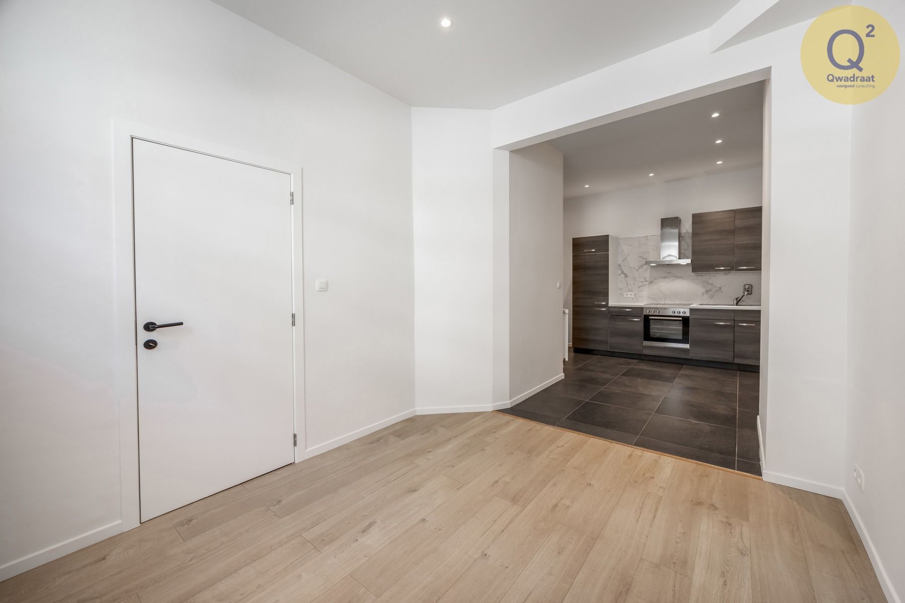 Volledig gerenoveerde woning met 3 slaapkamers nabij Park Spoor Oost foto {{pictureIndex}}