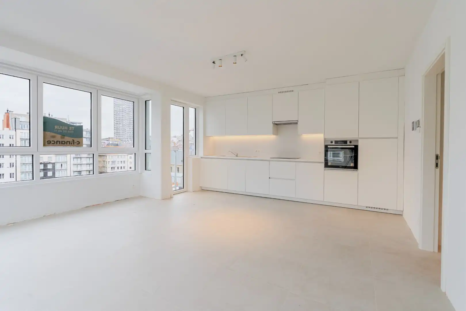 Vernieuwd 3-slaapkamerappartement met open zicht op het Mijnplein en EPC-label B! foto {{pictureIndex}}