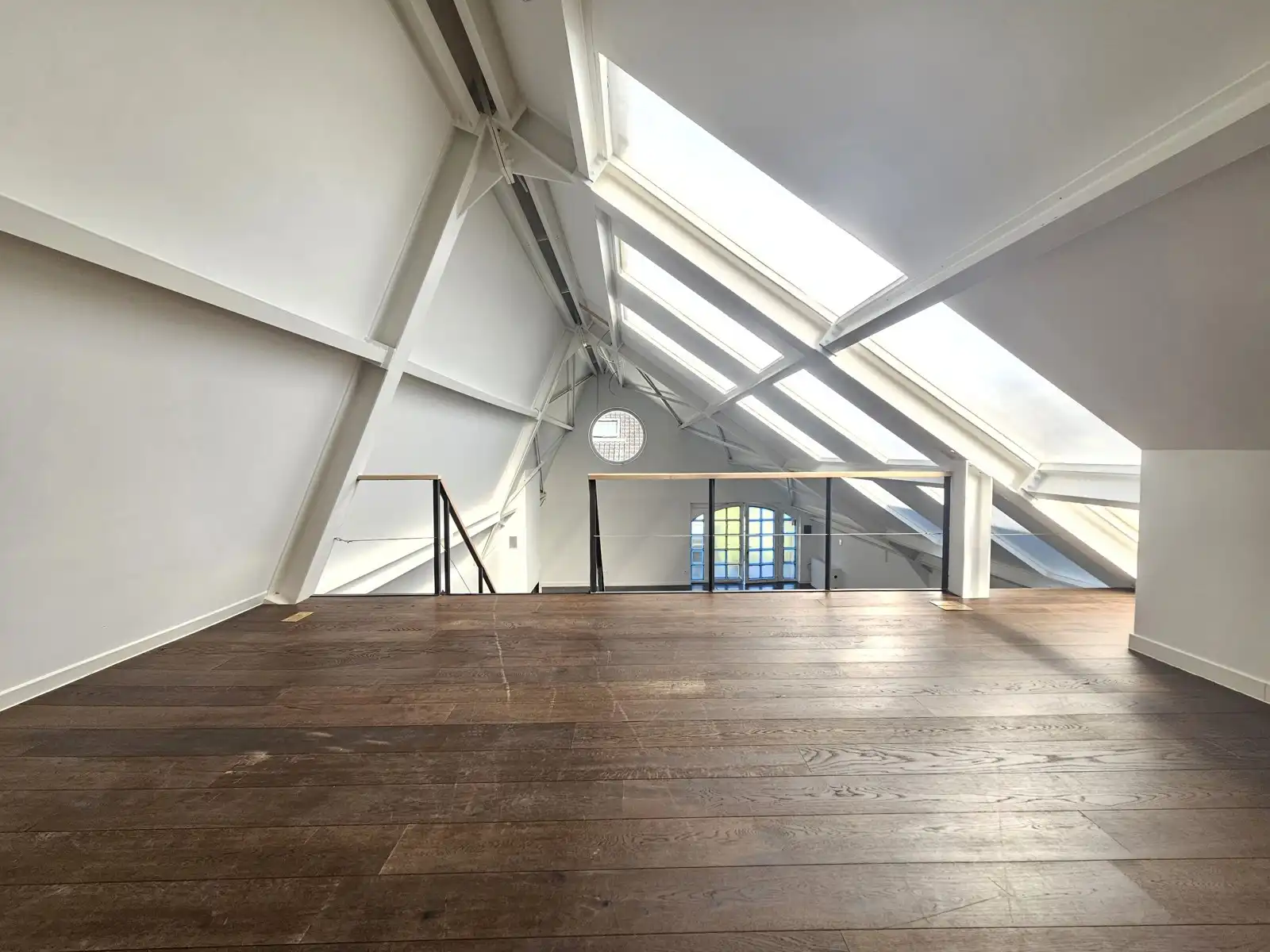 Stijlvolle loft met 2 slaapkamers en terras op centrale ligging foto 15