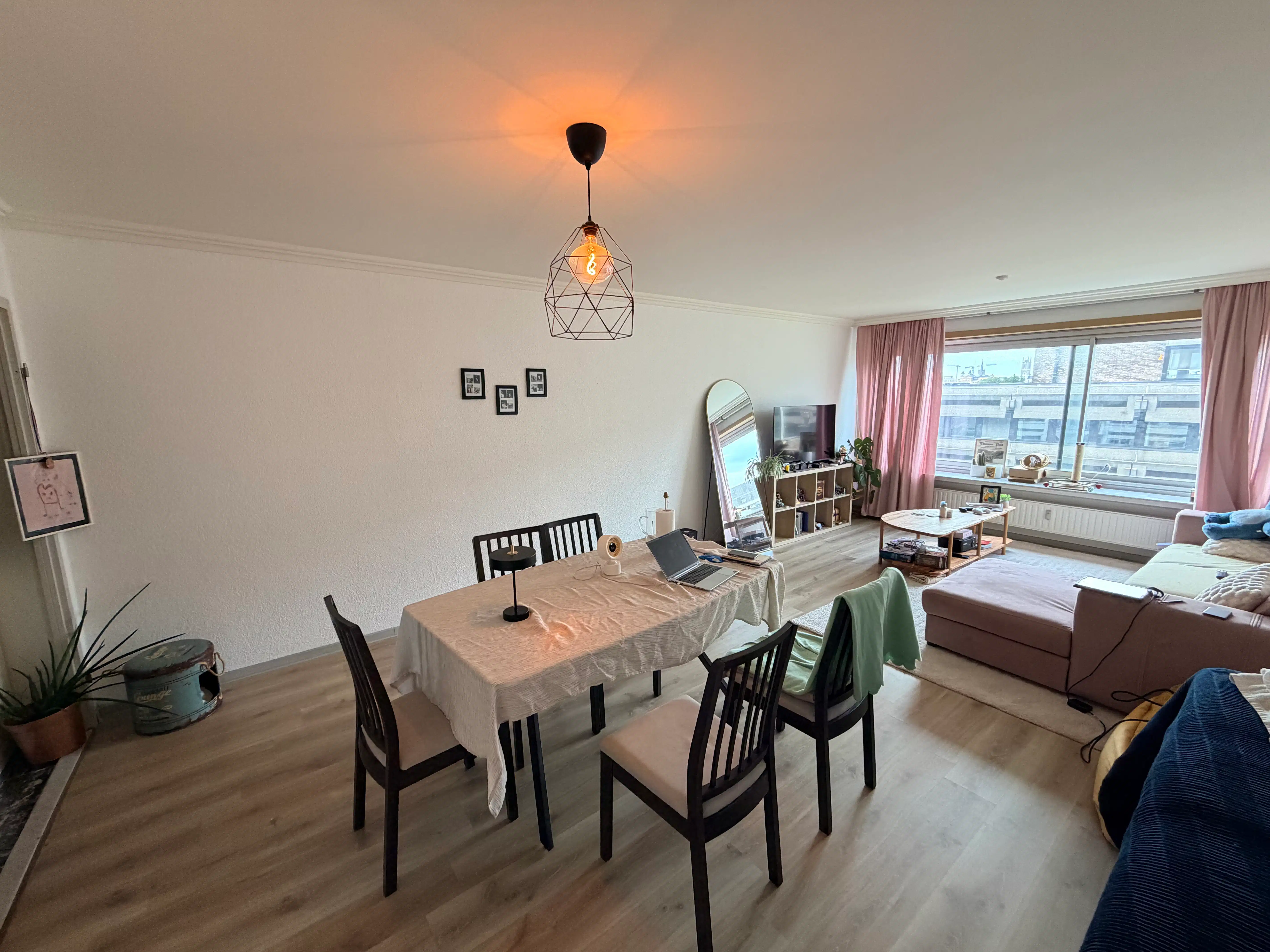 --- NIEUW --- Ruim 2-slaapkamerappartement met mooi terras in Gent Centrum! foto 2