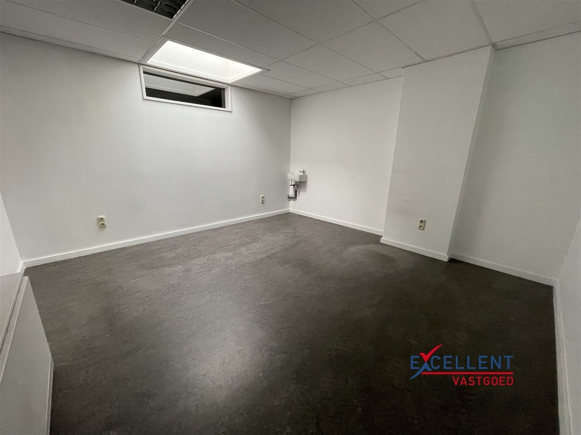 Zeer ruime handelsruimte te huur op de Markt van Deinze foto 6