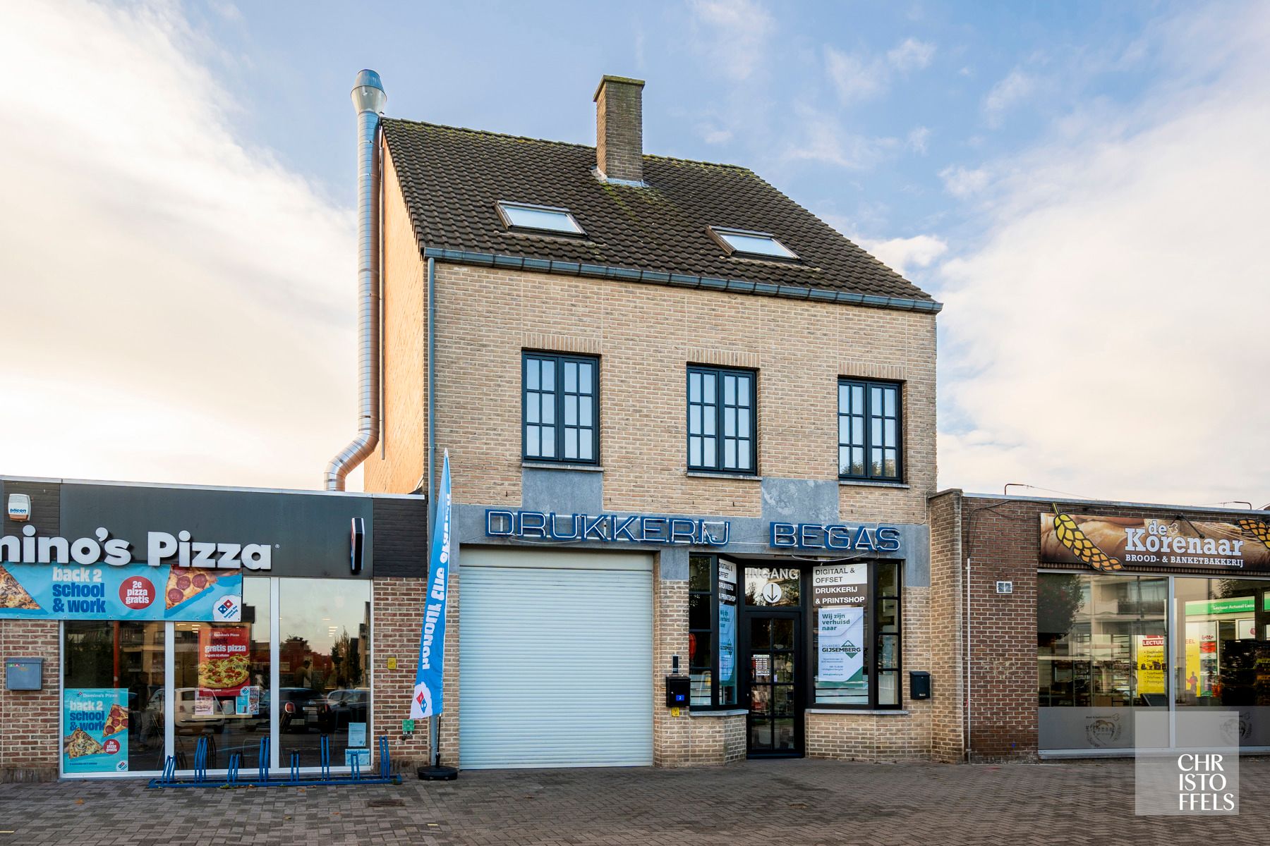 Gebouw voor gemengd gebruik van 572m² - Winkel/kantoor - Werkplaats/magazijn - Bovenwoning foto {{pictureIndex}}